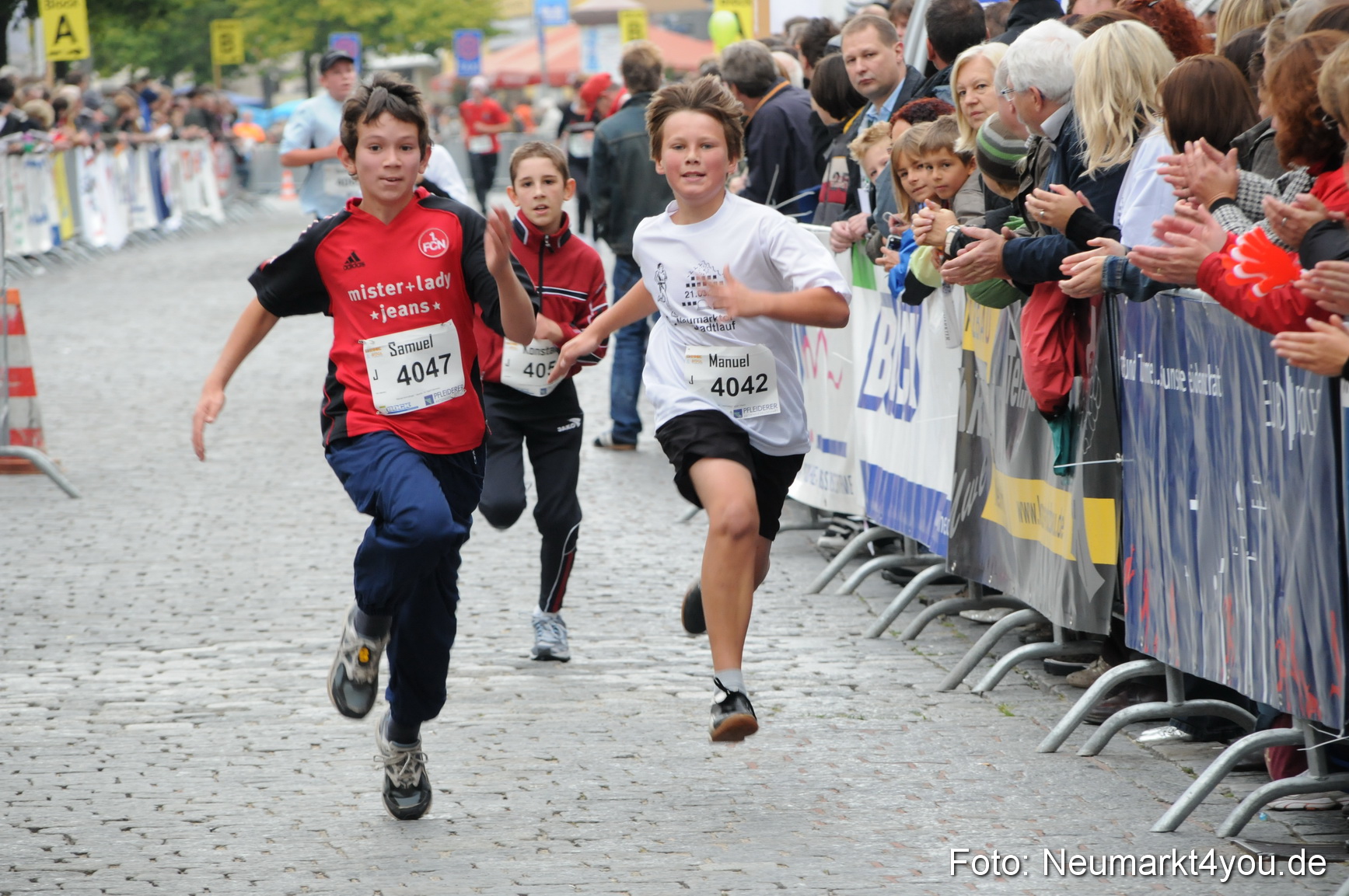 0018 Zieleinlauf Stadtlauf Neumarkt 2008