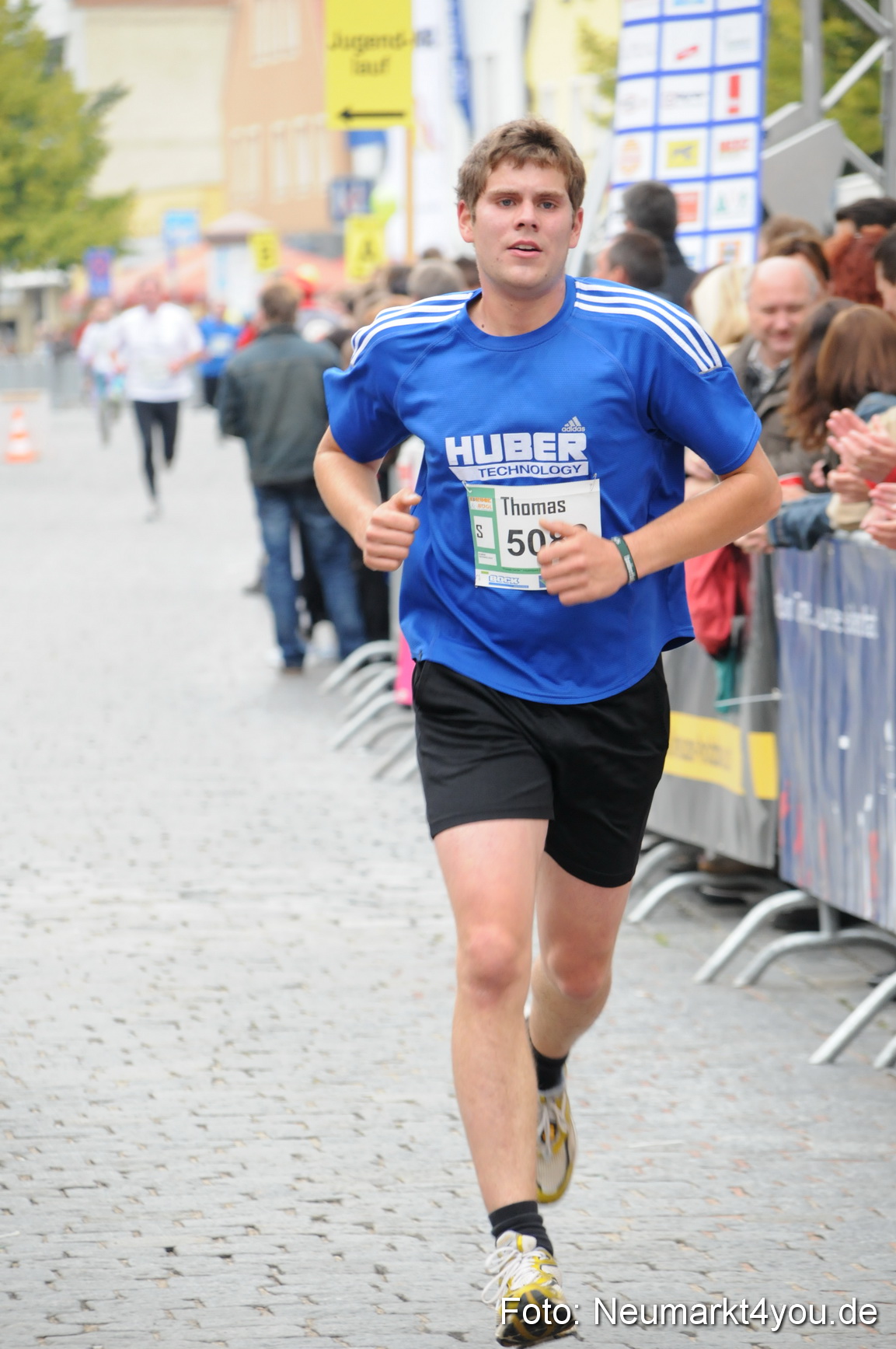 0022 Zieleinlauf Stadtlauf Neumarkt 2008