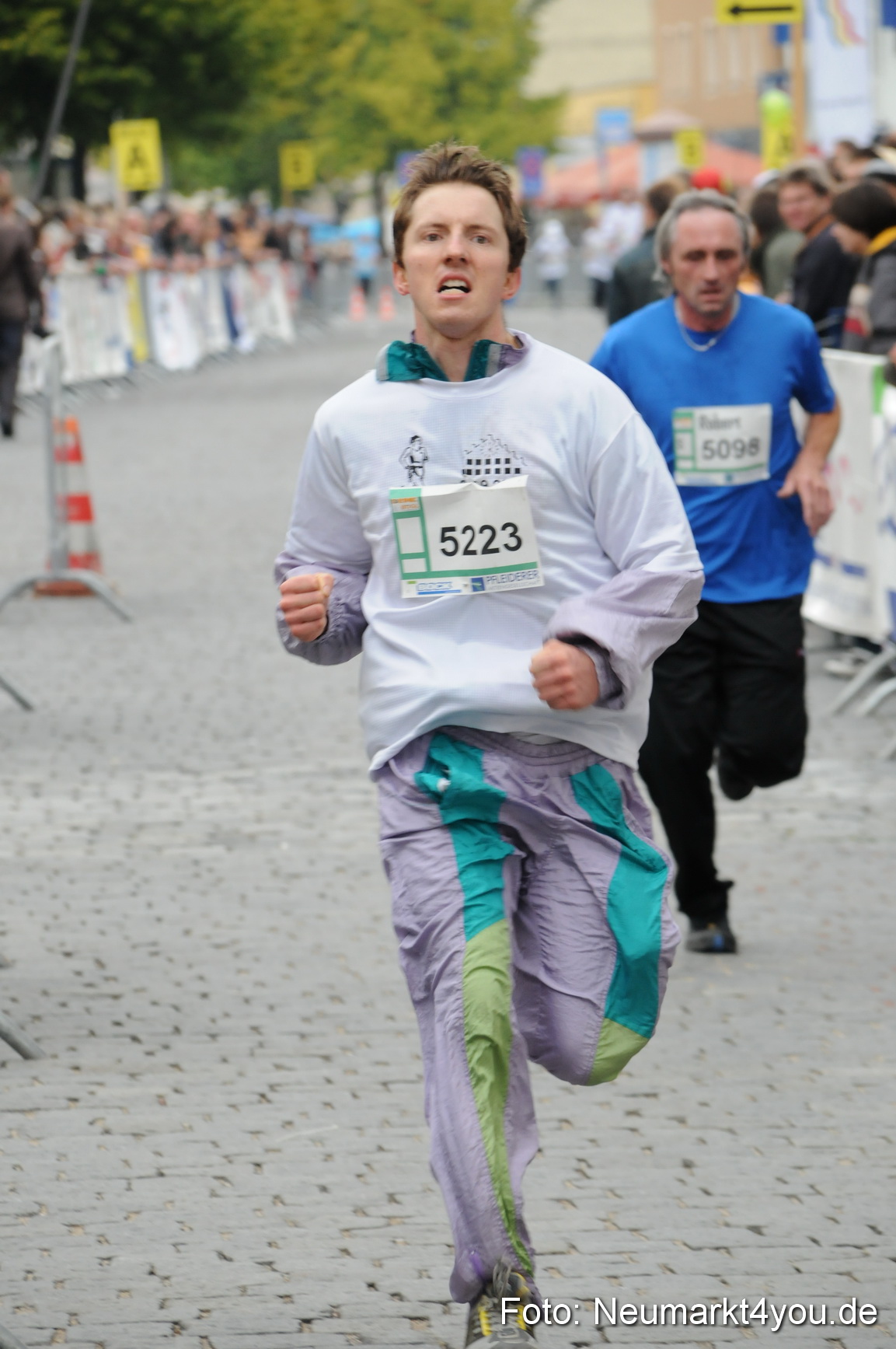 0023 Zieleinlauf Stadtlauf Neumarkt 2008