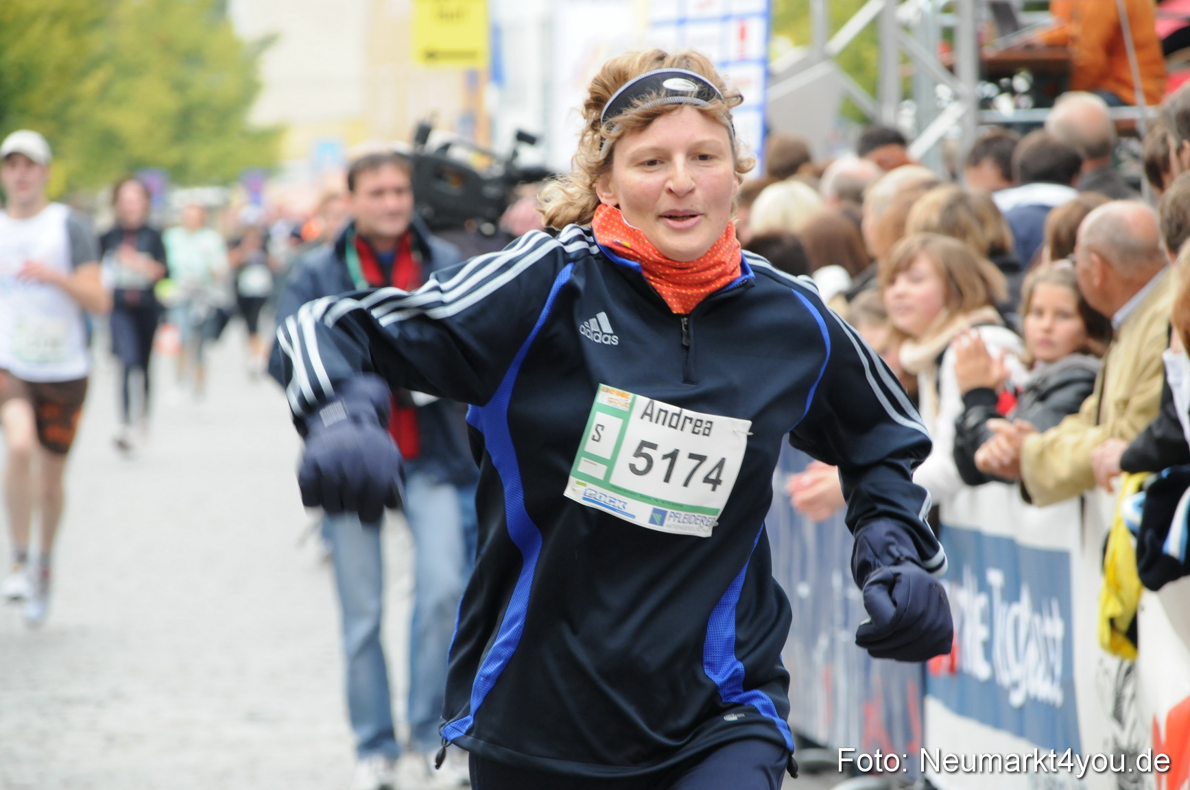 0027 Zieleinlauf Stadtlauf Neumarkt 2008