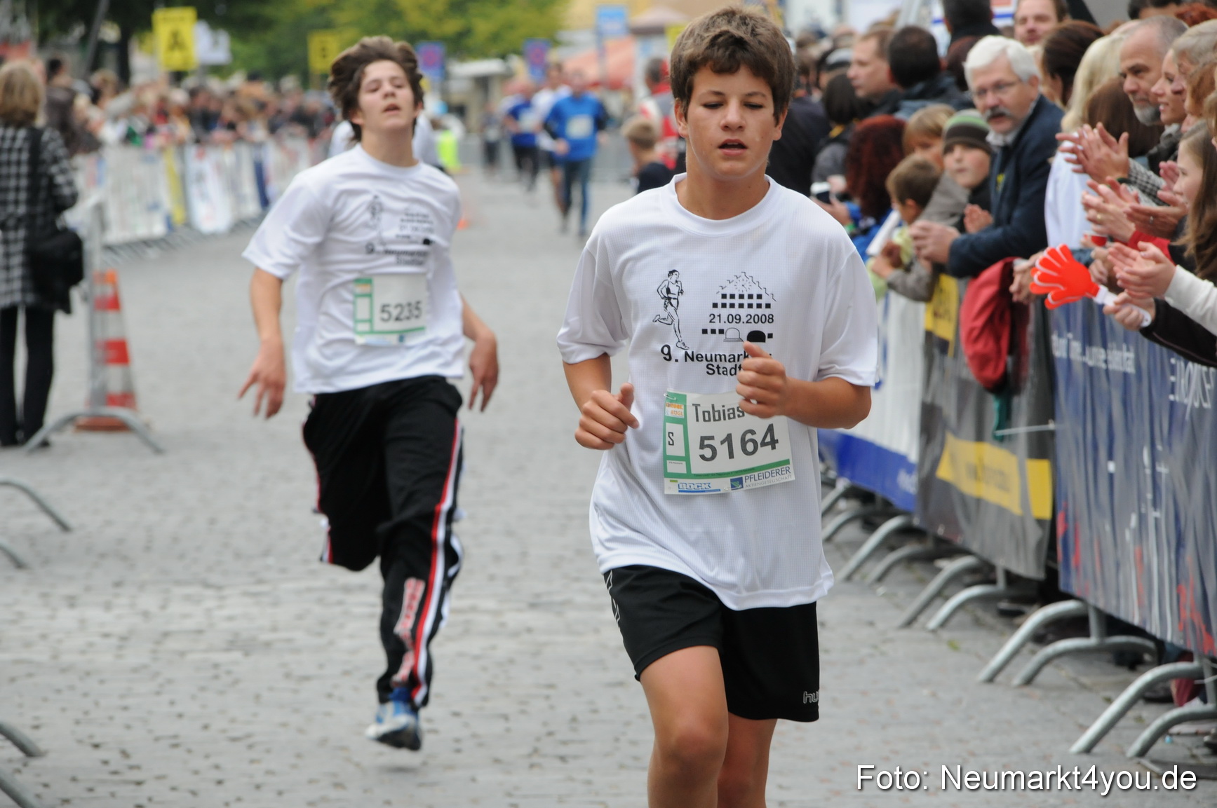 0028 Zieleinlauf Stadtlauf Neumarkt 2008