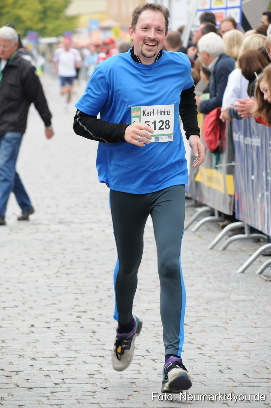 0029 Zieleinlauf Stadtlauf Neumarkt 2008