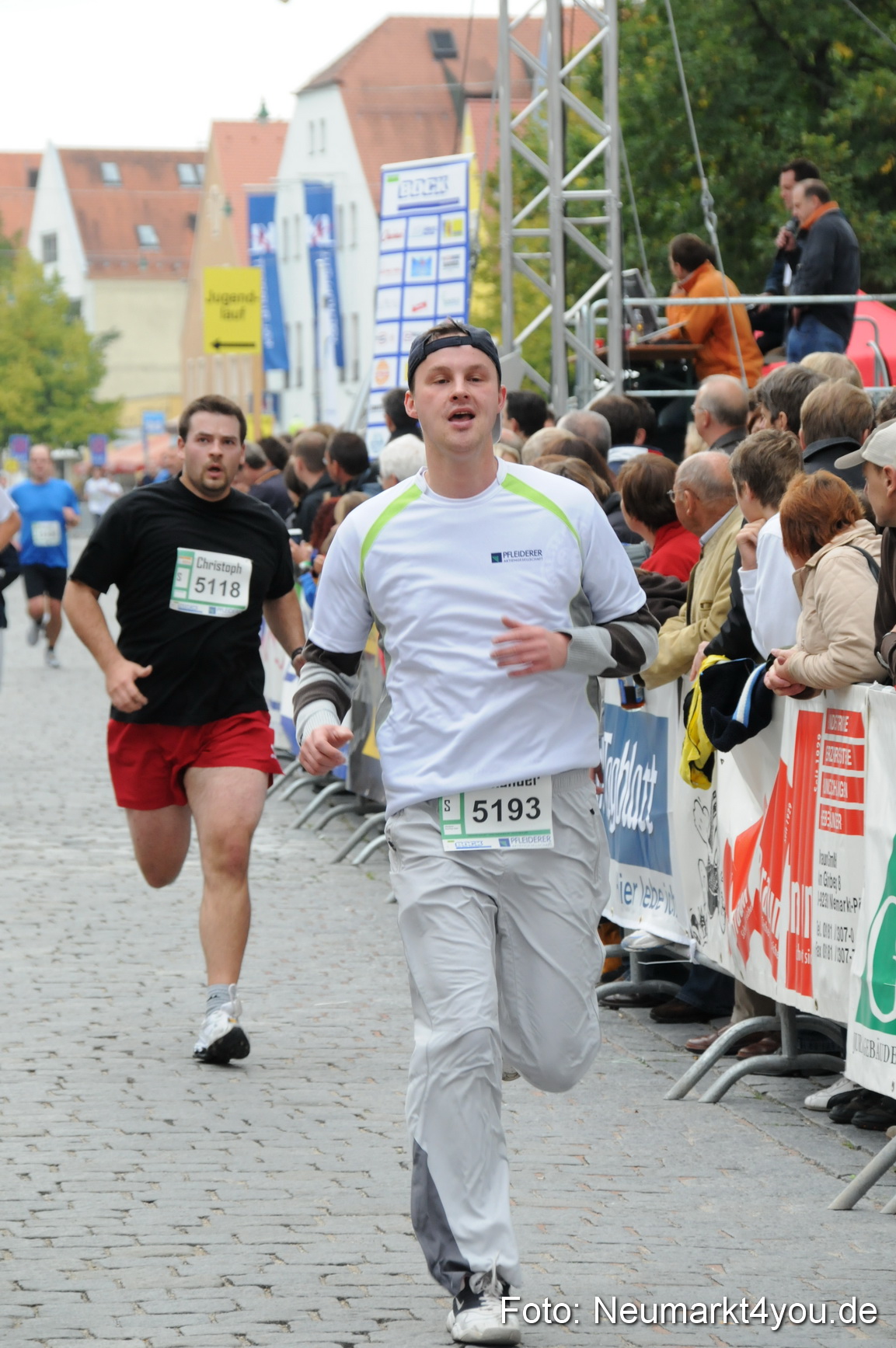 0030 Zieleinlauf Stadtlauf Neumarkt 2008