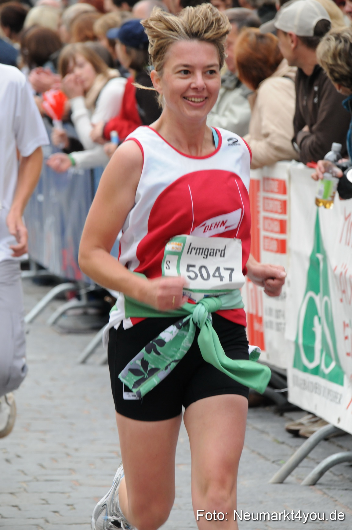 0031 Zieleinlauf Stadtlauf Neumarkt 2008