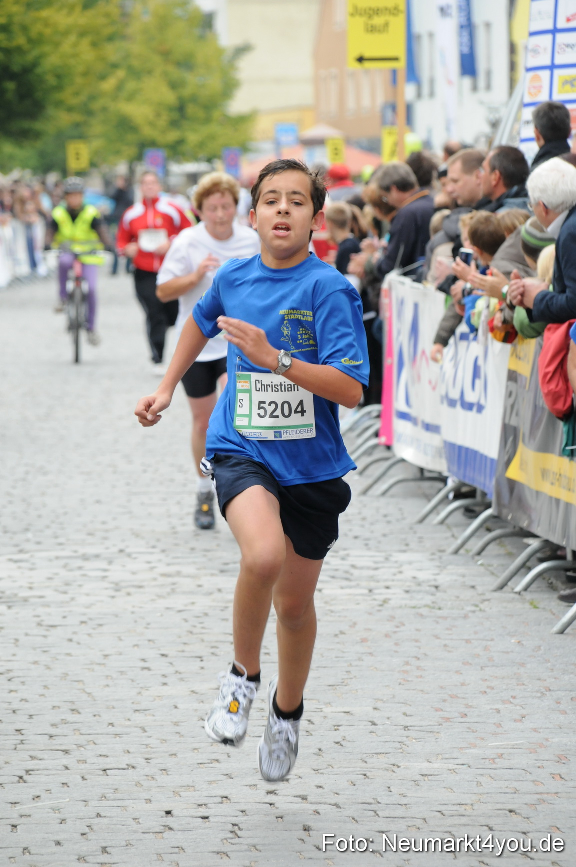 0032 Zieleinlauf Stadtlauf Neumarkt 2008