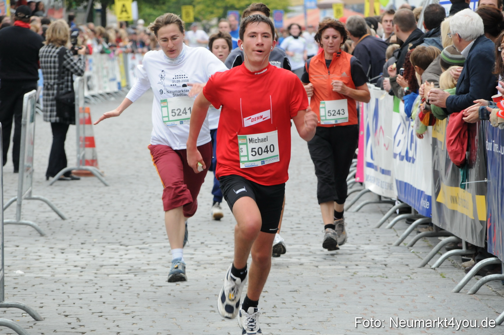 0033 Zieleinlauf Stadtlauf Neumarkt 2008