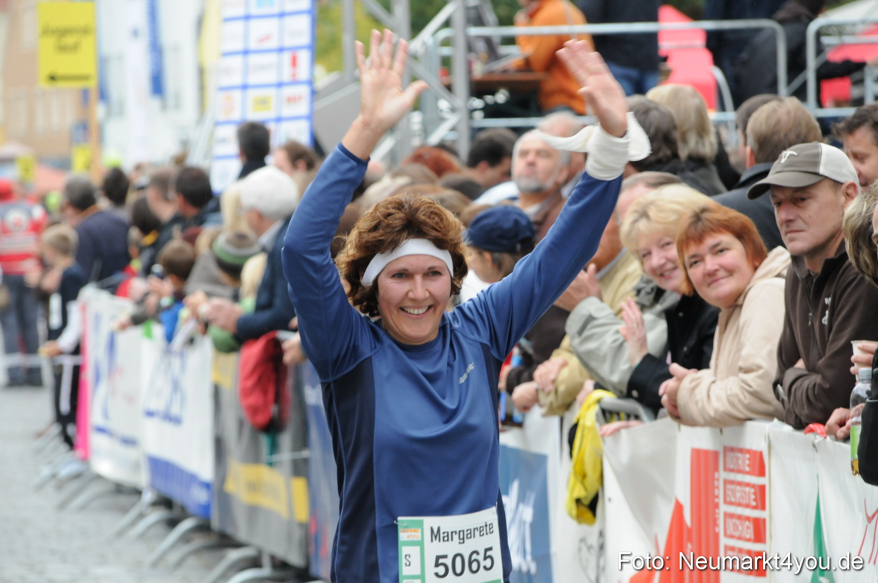 0034 Zieleinlauf Stadtlauf Neumarkt 2008
