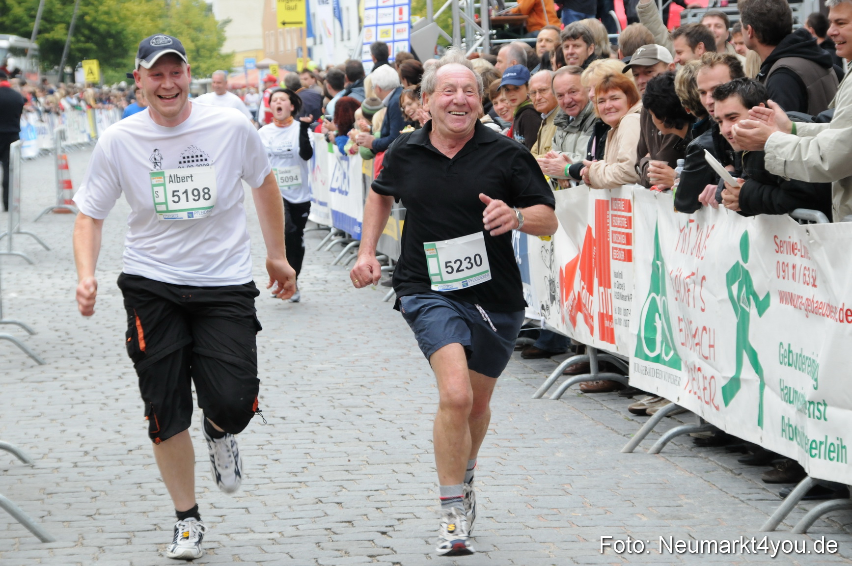 0035 Zieleinlauf Stadtlauf Neumarkt 2008