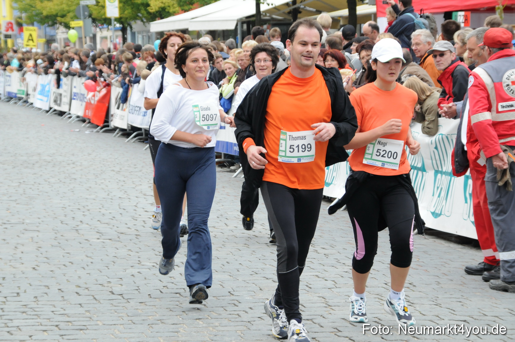 0037 Zieleinlauf Stadtlauf Neumarkt 2008