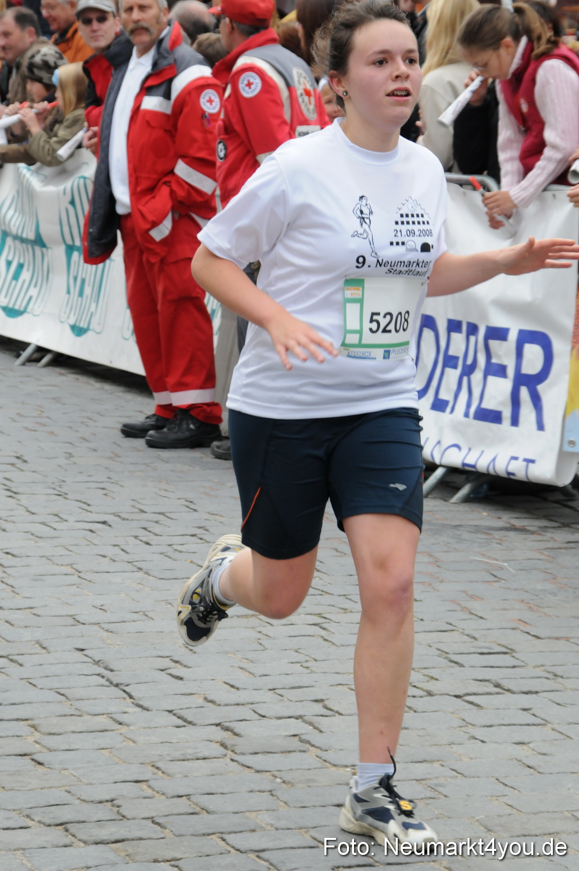 0039 Zieleinlauf Stadtlauf Neumarkt 2008