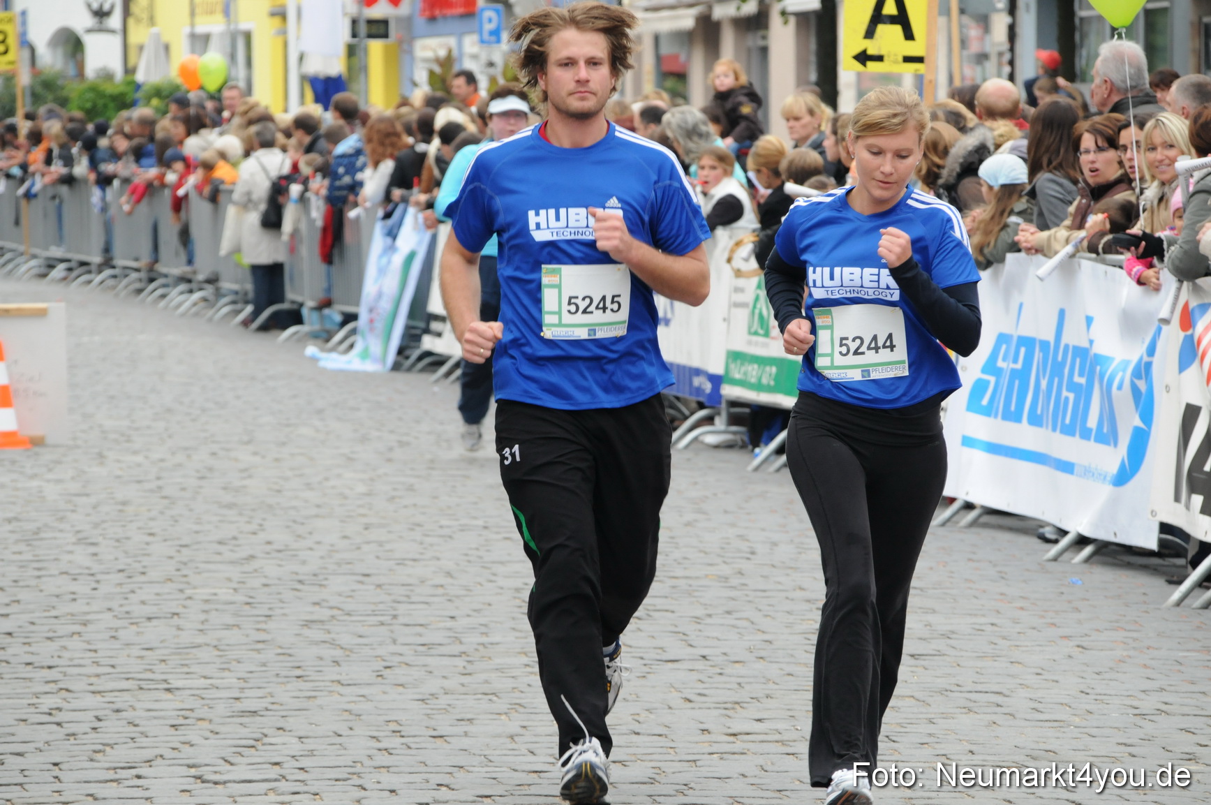 0040 Zieleinlauf Stadtlauf Neumarkt 2008