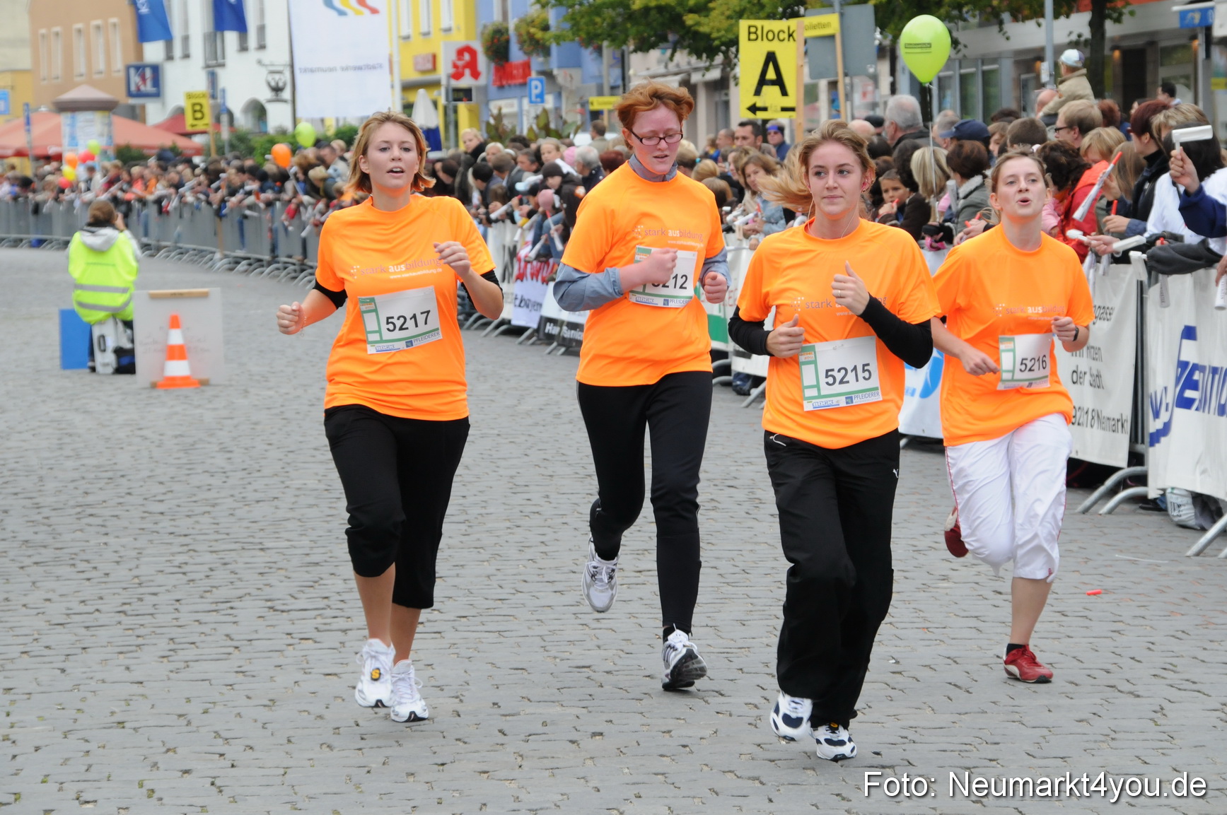 0044 Zieleinlauf Stadtlauf Neumarkt 2008