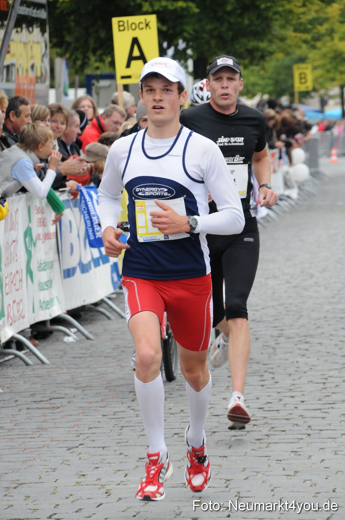 0045 Zieleinlauf Stadtlauf Neumarkt 2008