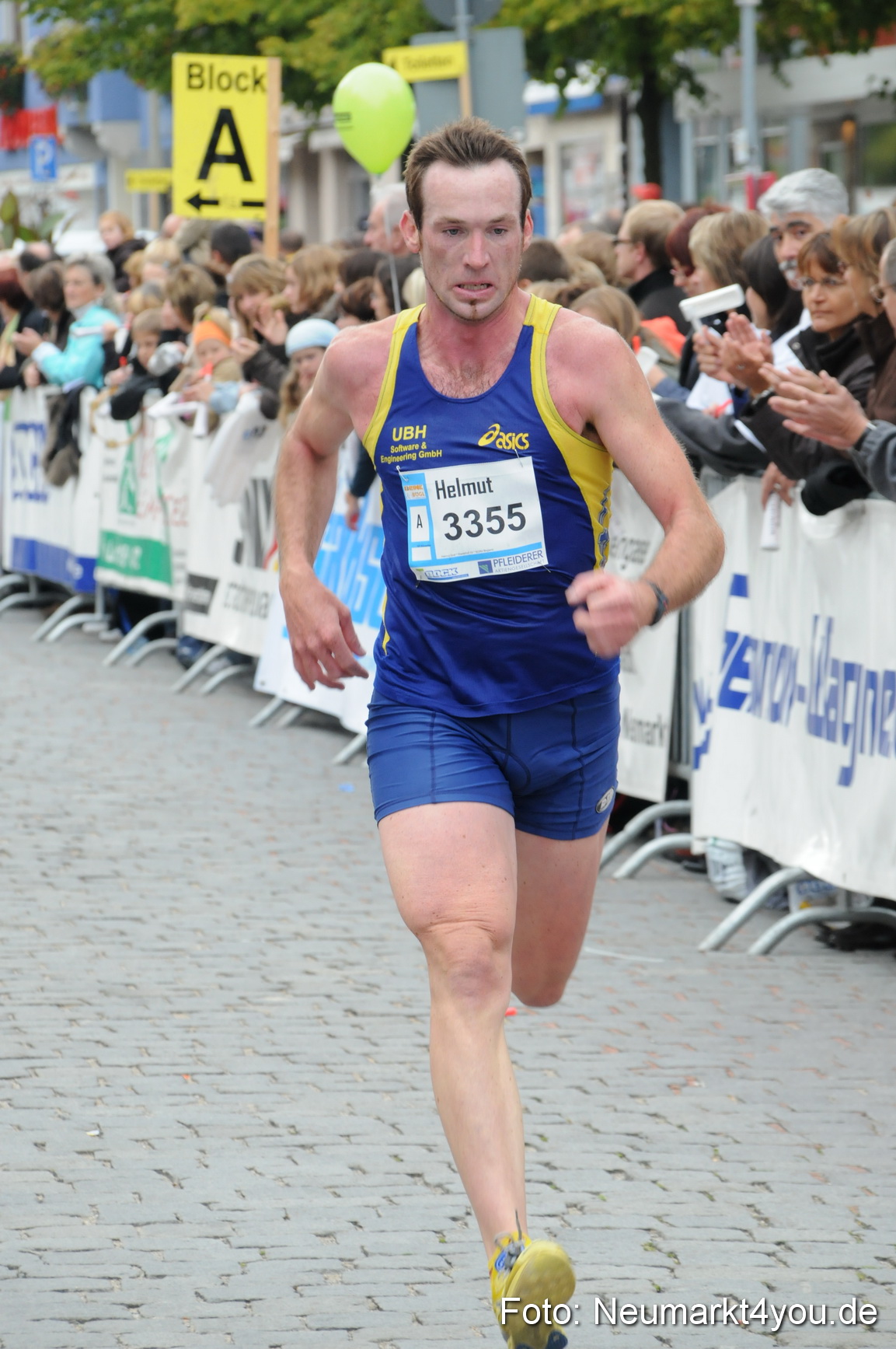 0047 Zieleinlauf Stadtlauf Neumarkt 2008