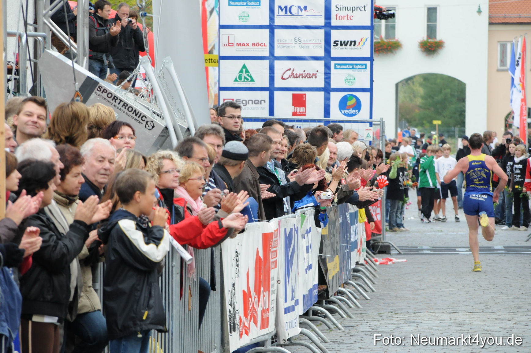 0048 Zieleinlauf Stadtlauf Neumarkt 2008