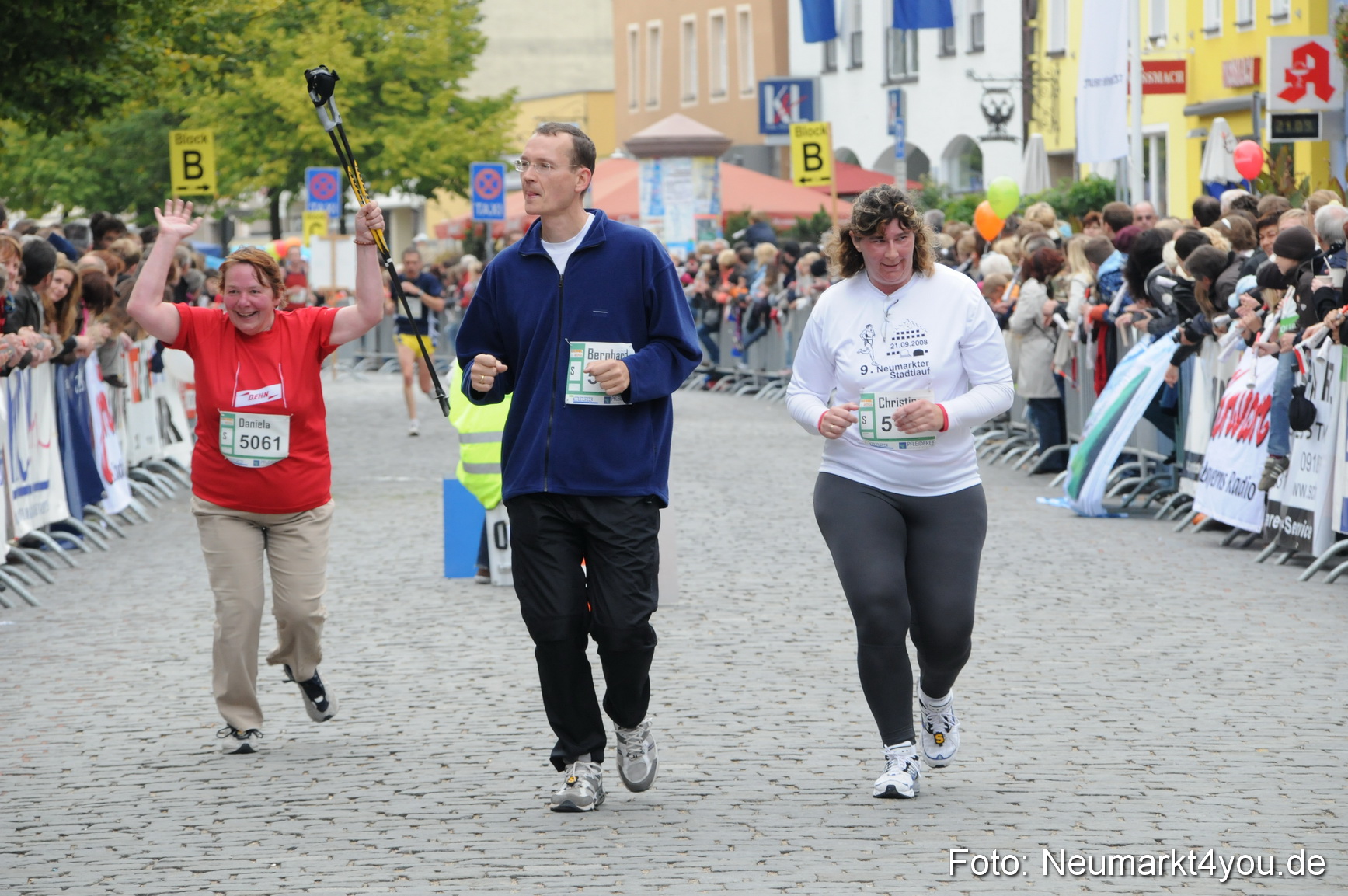 0051 Zieleinlauf Stadtlauf Neumarkt 2008