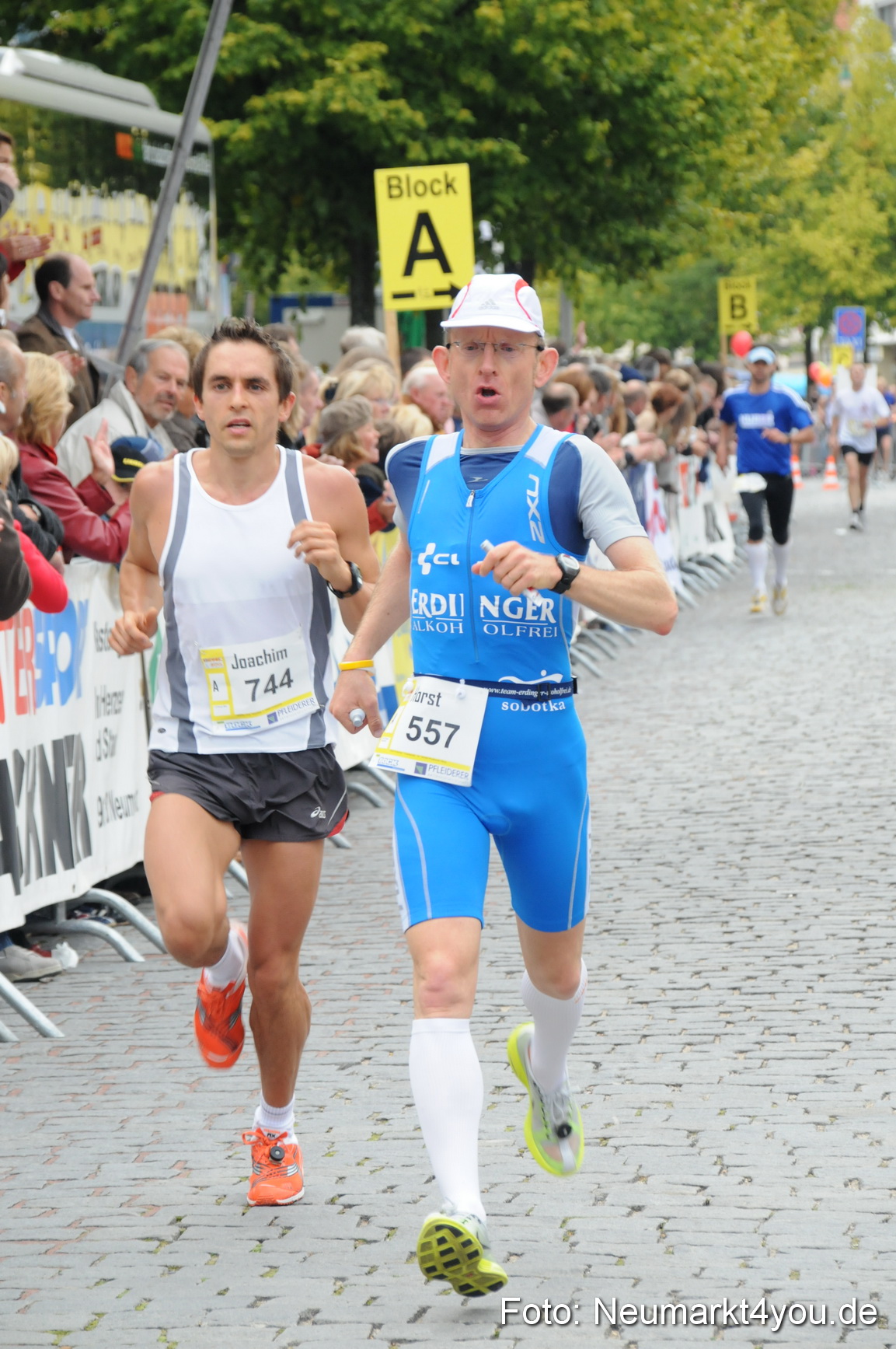0052 Zieleinlauf Stadtlauf Neumarkt 2008