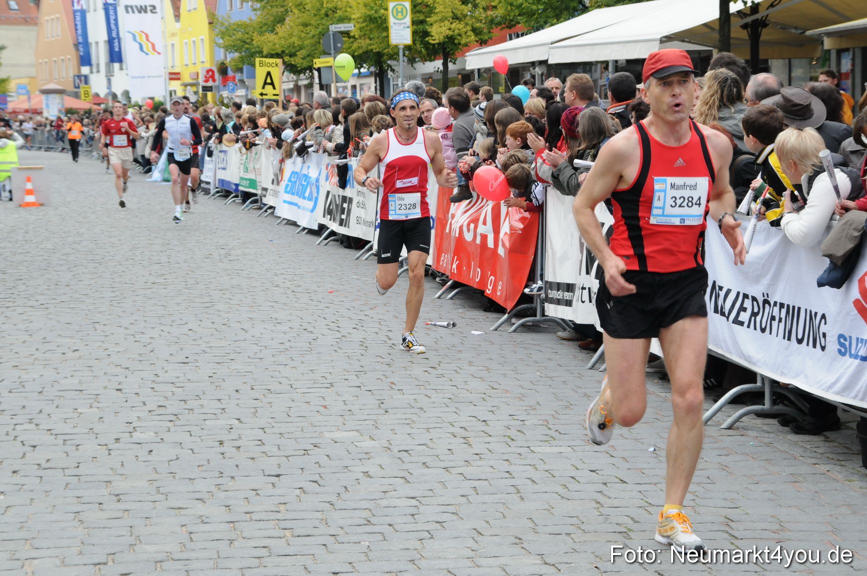 0056 Zieleinlauf Stadtlauf Neumarkt 2008