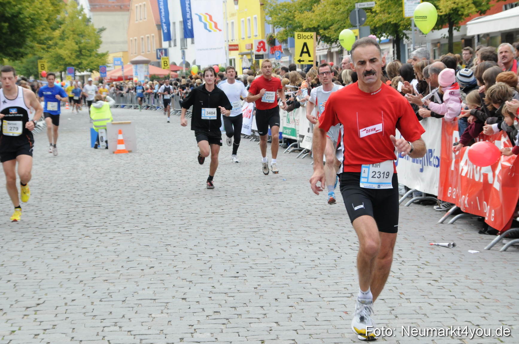 0062 Zieleinlauf Stadtlauf Neumarkt 2008