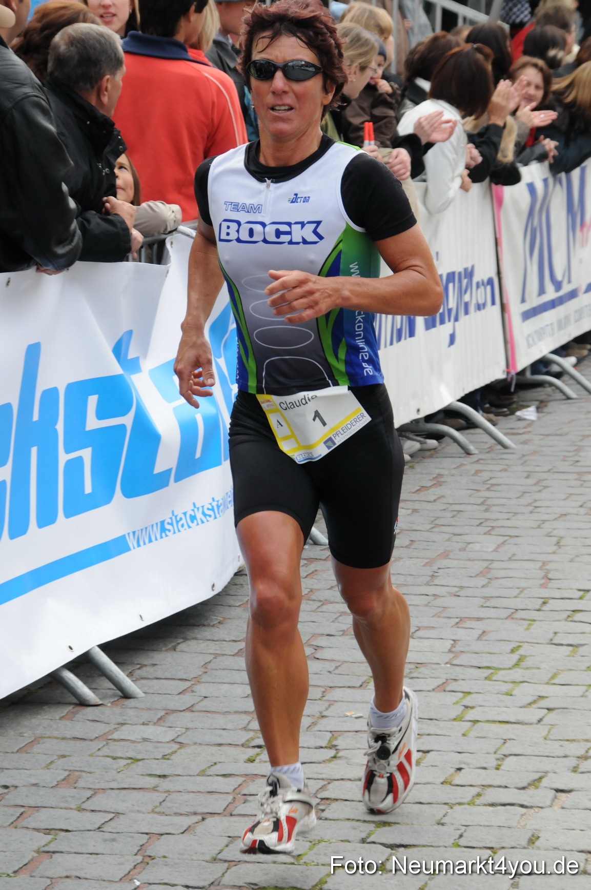 0067 Zieleinlauf Stadtlauf Neumarkt 2008