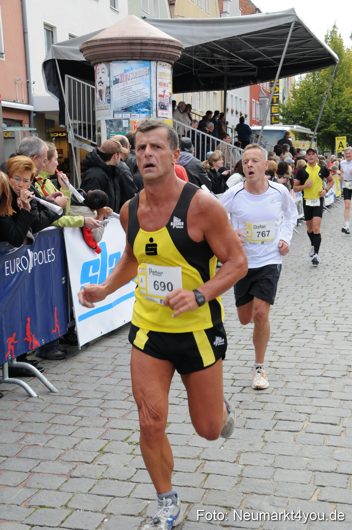 0069 Zieleinlauf Stadtlauf Neumarkt 2008