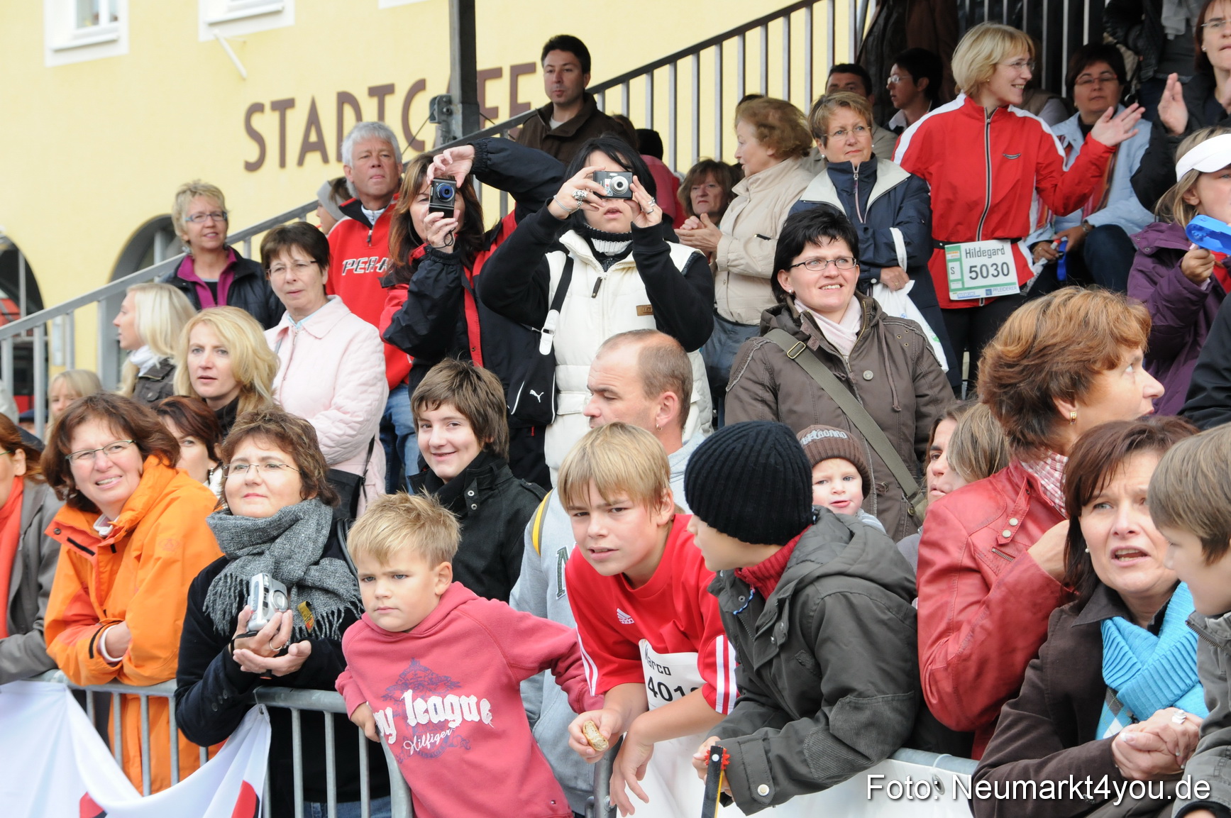 0071 Zieleinlauf Stadtlauf Neumarkt 2008