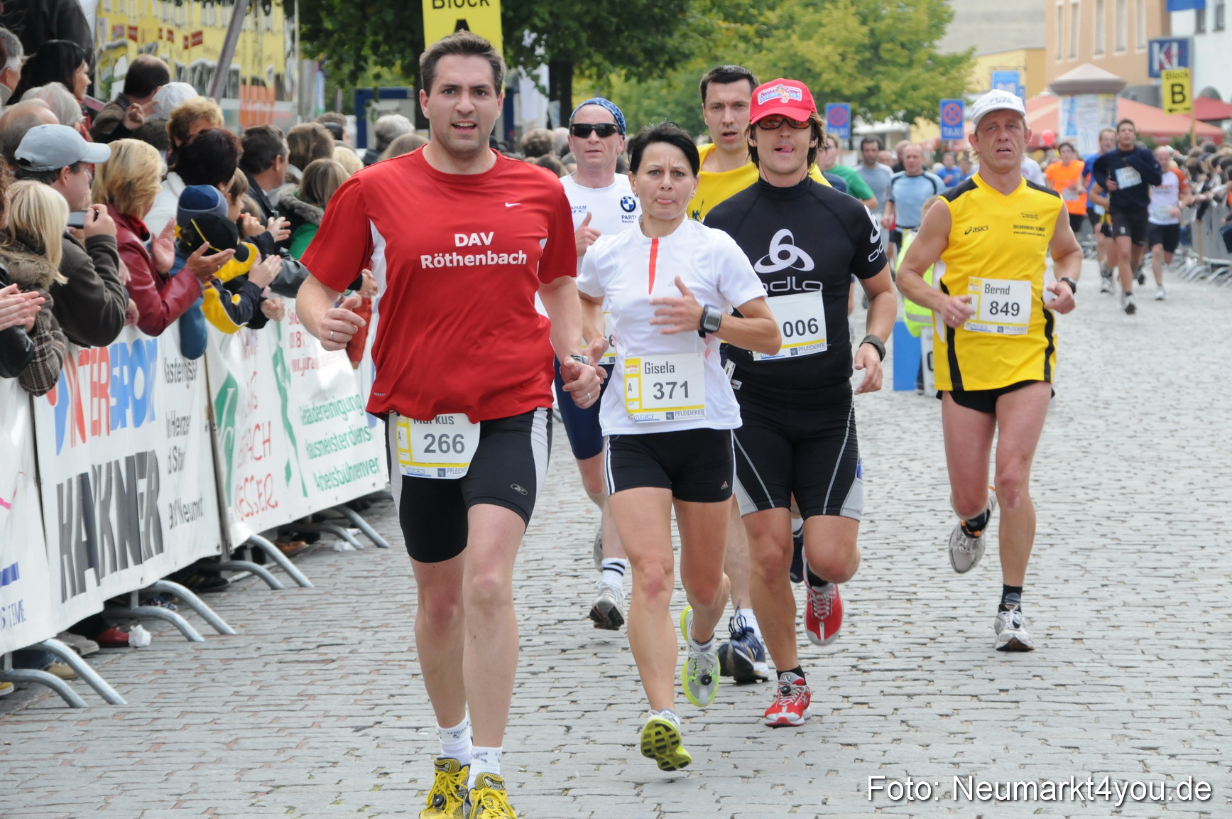 0072 Zieleinlauf Stadtlauf Neumarkt 2008