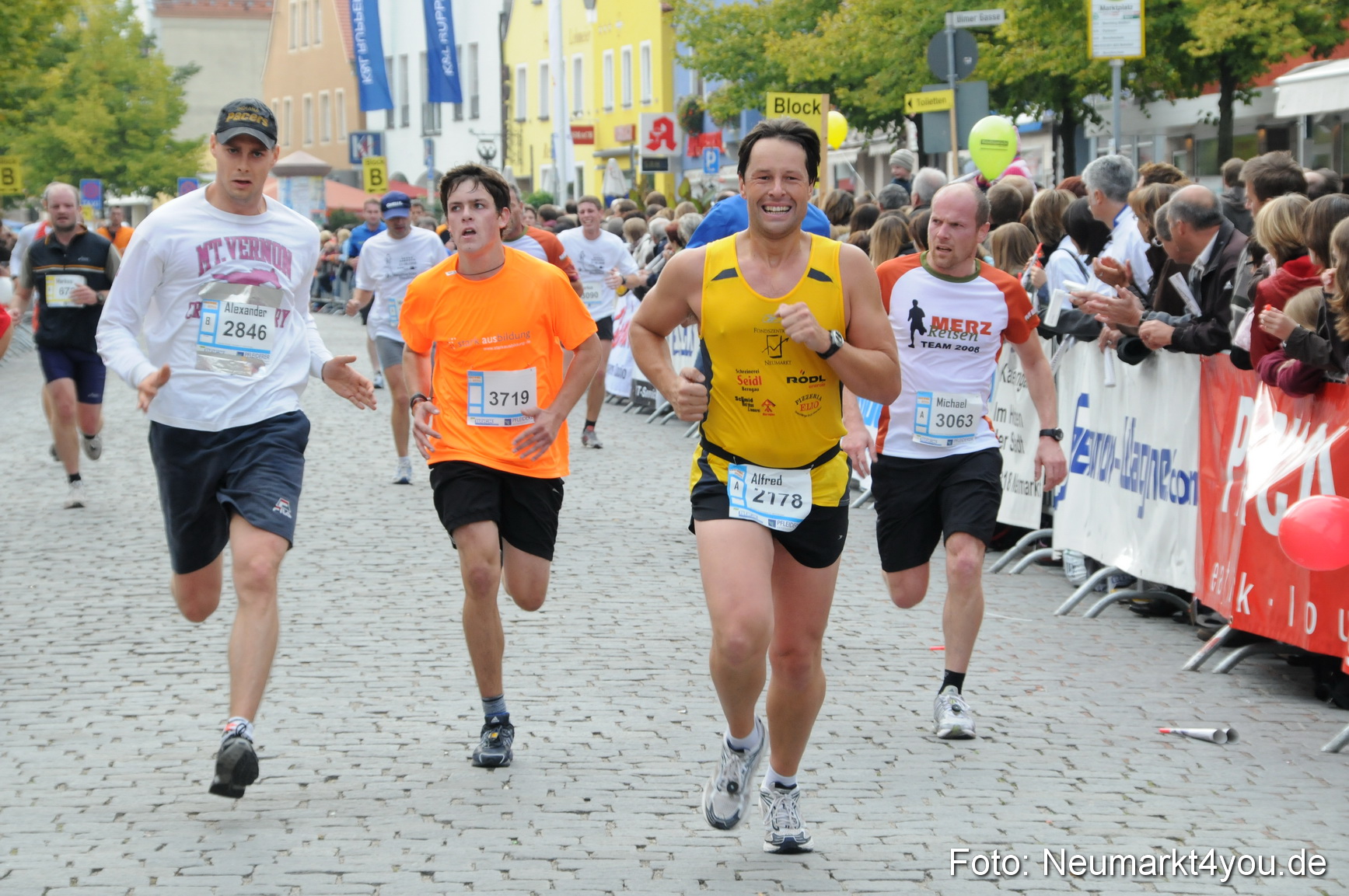 0073 Zieleinlauf Stadtlauf Neumarkt 2008