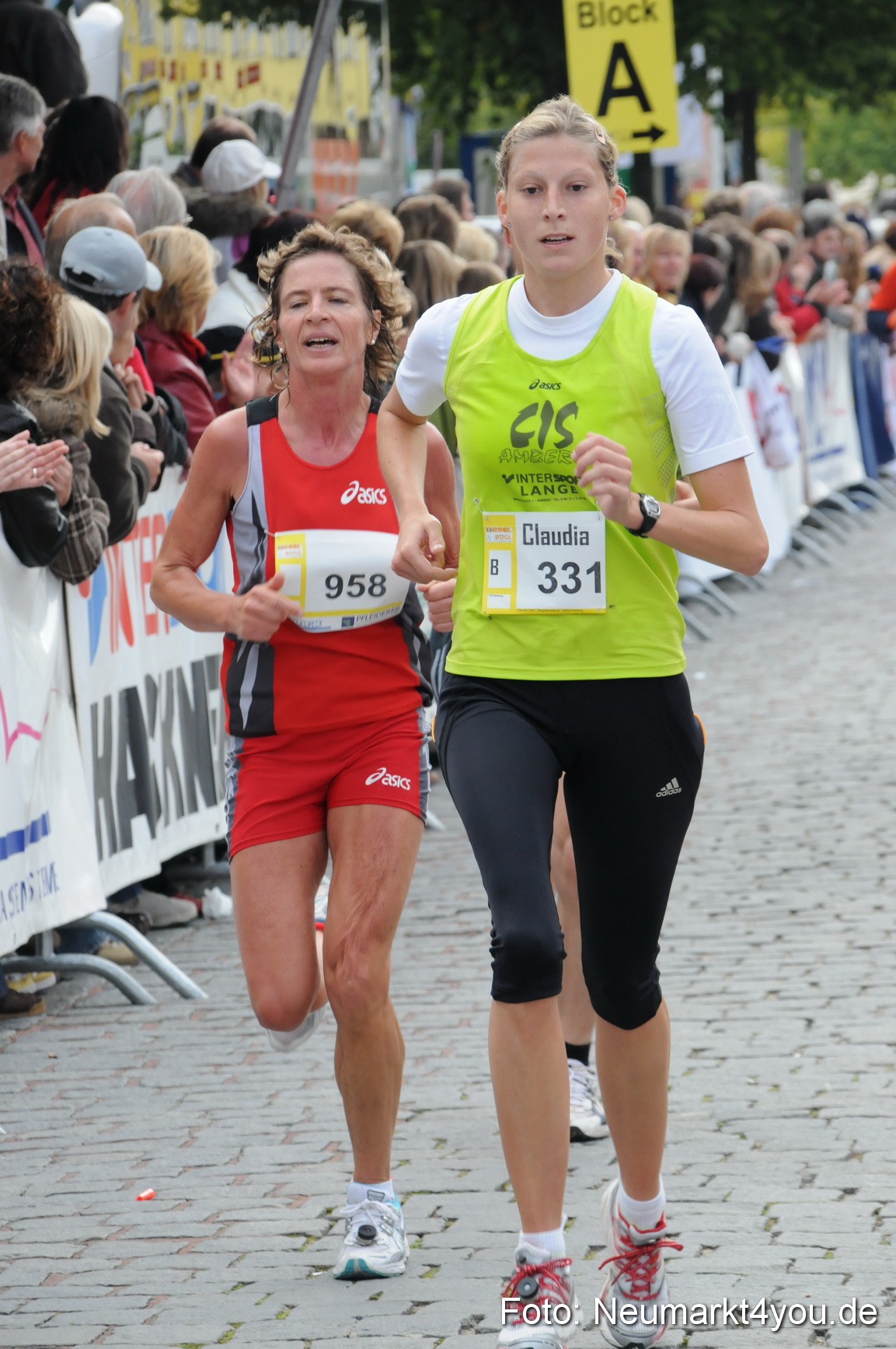 0075 Zieleinlauf Stadtlauf Neumarkt 2008