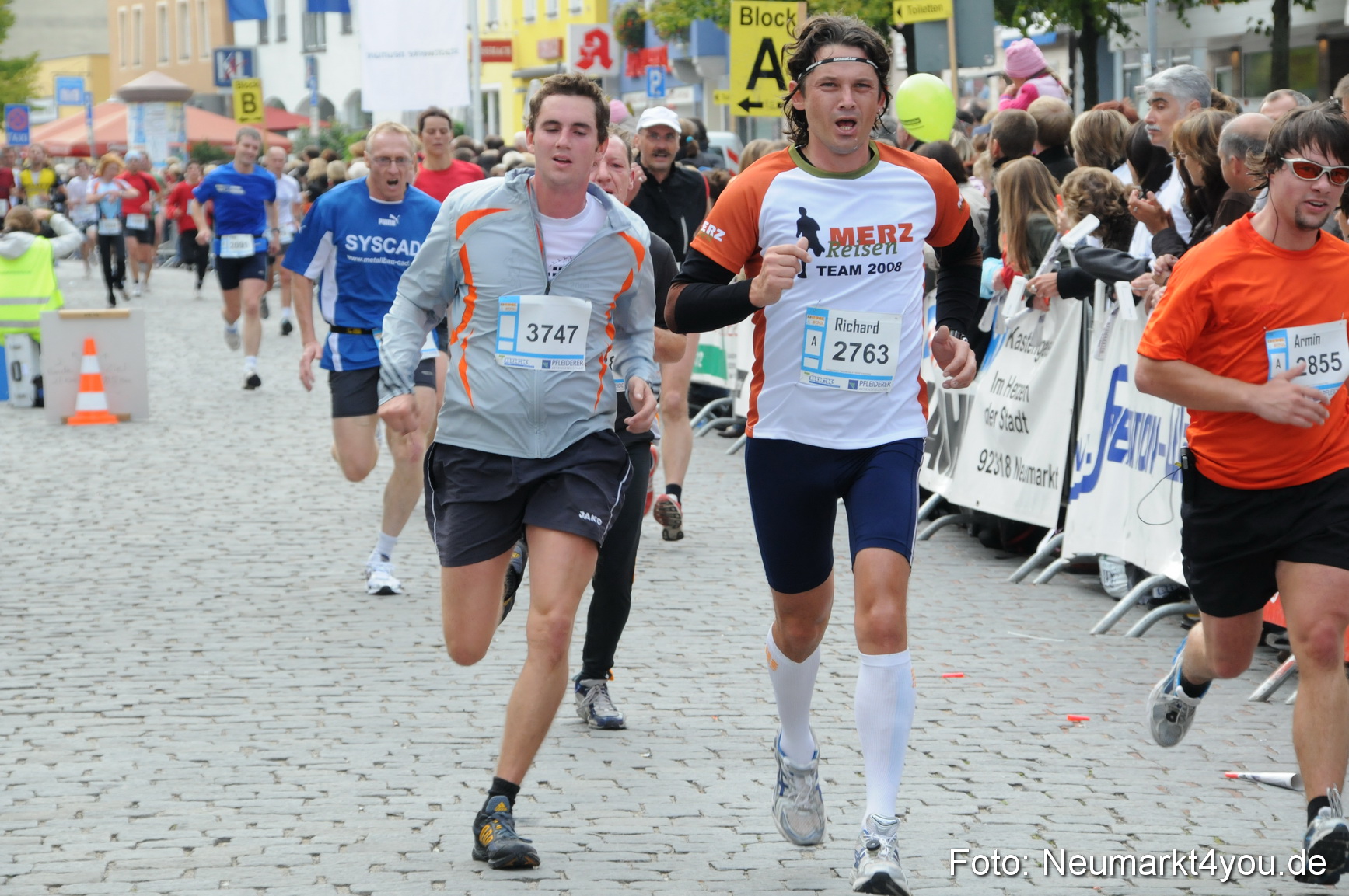 0077 Zieleinlauf Stadtlauf Neumarkt 2008