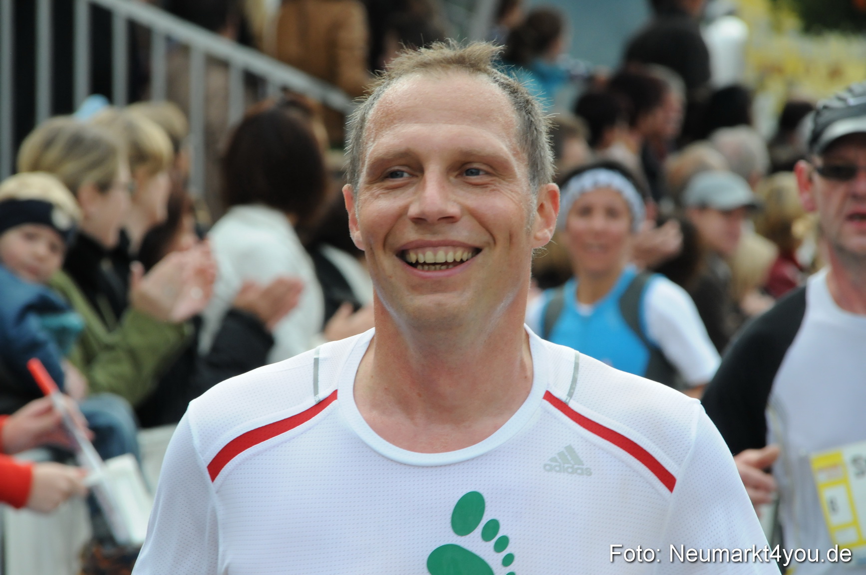 0082 Zieleinlauf Stadtlauf Neumarkt 2008