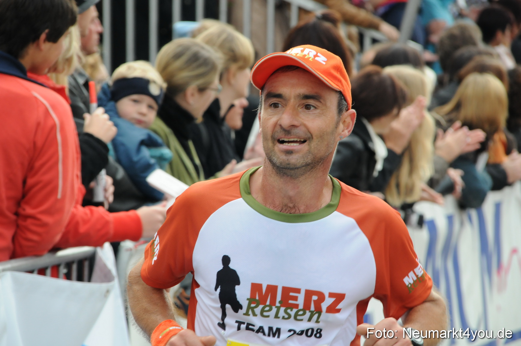 0083 Zieleinlauf Stadtlauf Neumarkt 2008