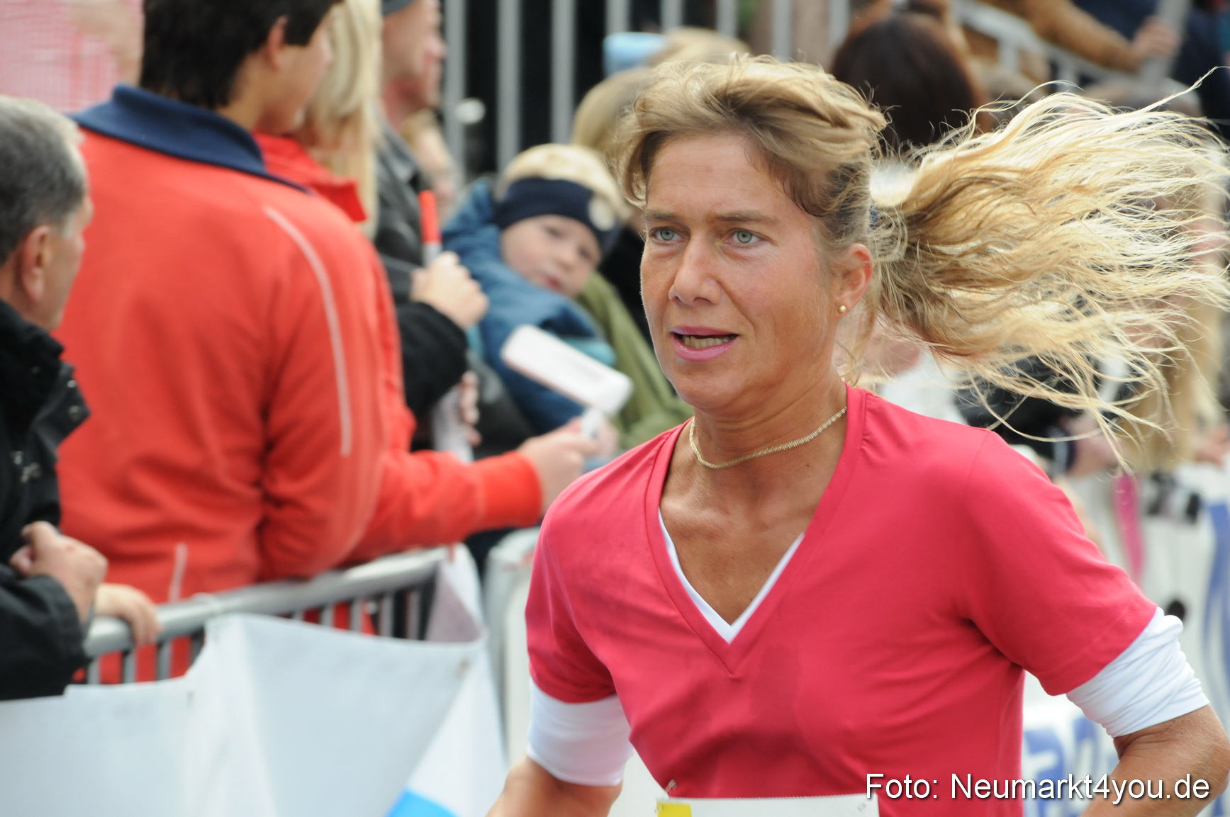 0084 Zieleinlauf Stadtlauf Neumarkt 2008