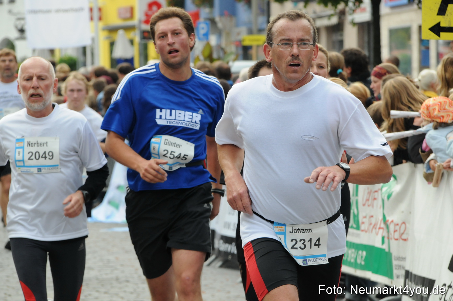 0089 Zieleinlauf Stadtlauf Neumarkt 2008