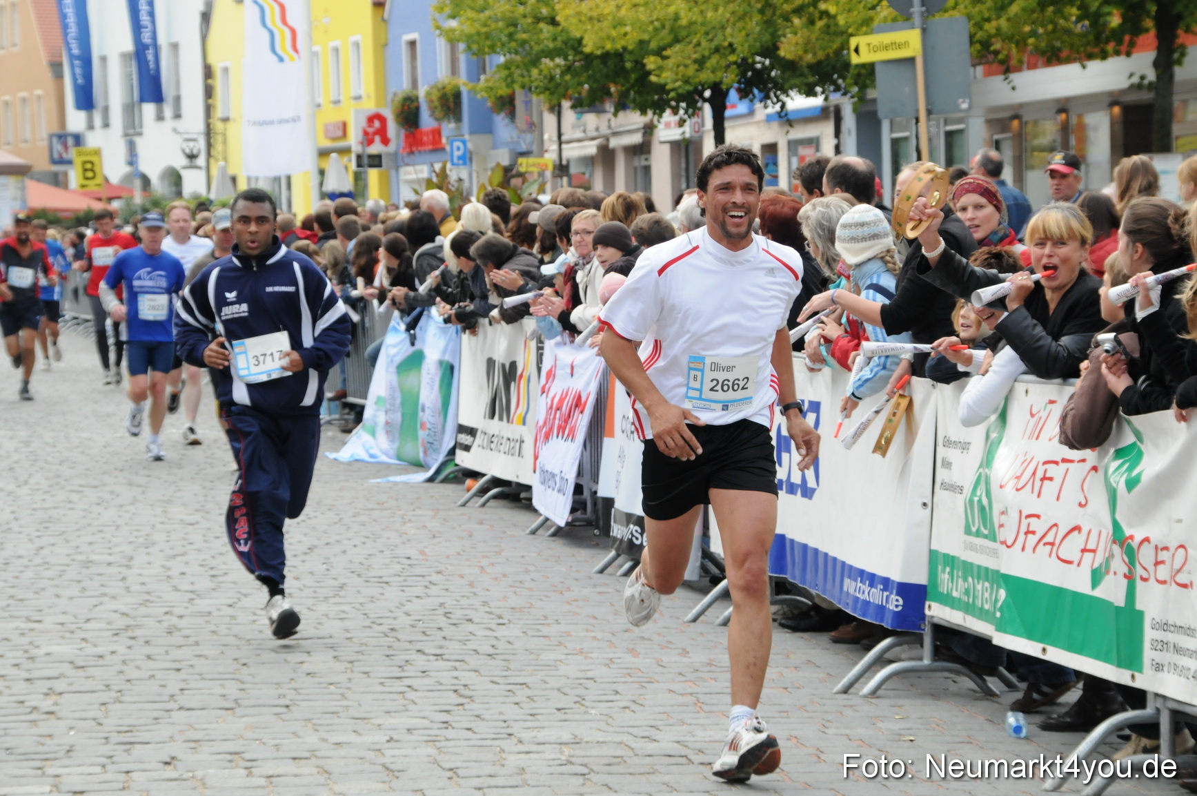 0093 Zieleinlauf Stadtlauf Neumarkt 2008