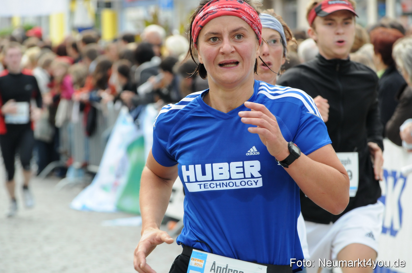 0096 Zieleinlauf Stadtlauf Neumarkt 2008