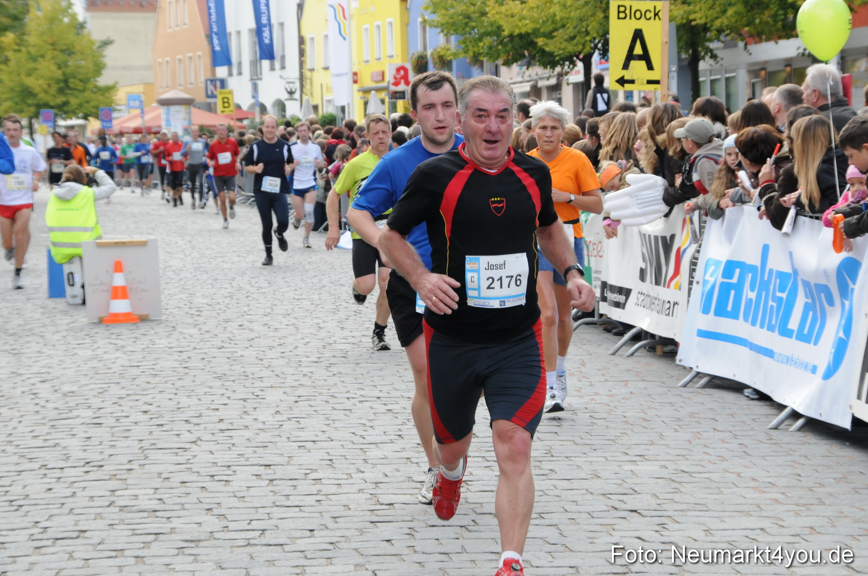 0106 Zieleinlauf Stadtlauf Neumarkt 2008