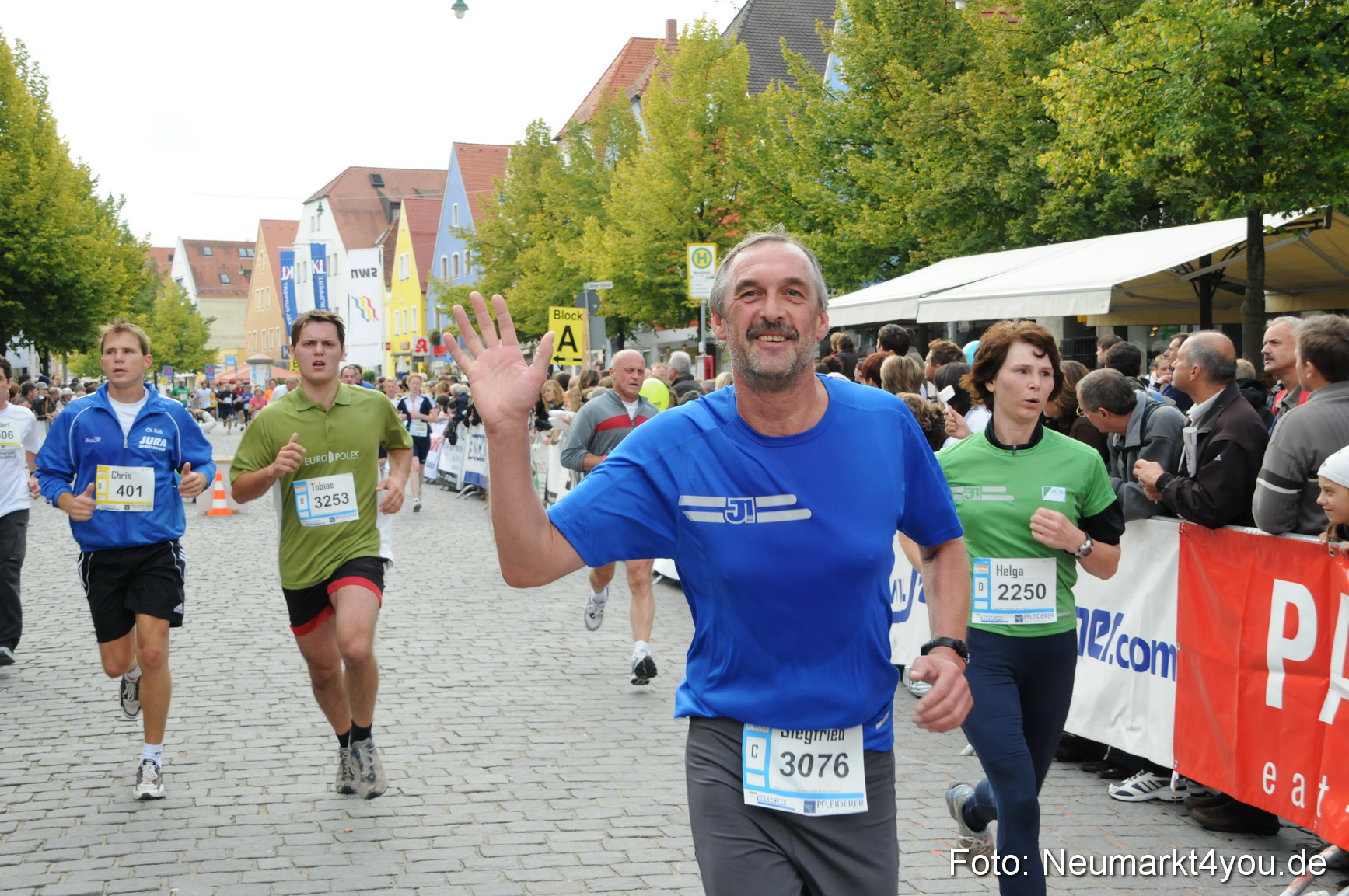 0110 Zieleinlauf Stadtlauf Neumarkt 2008