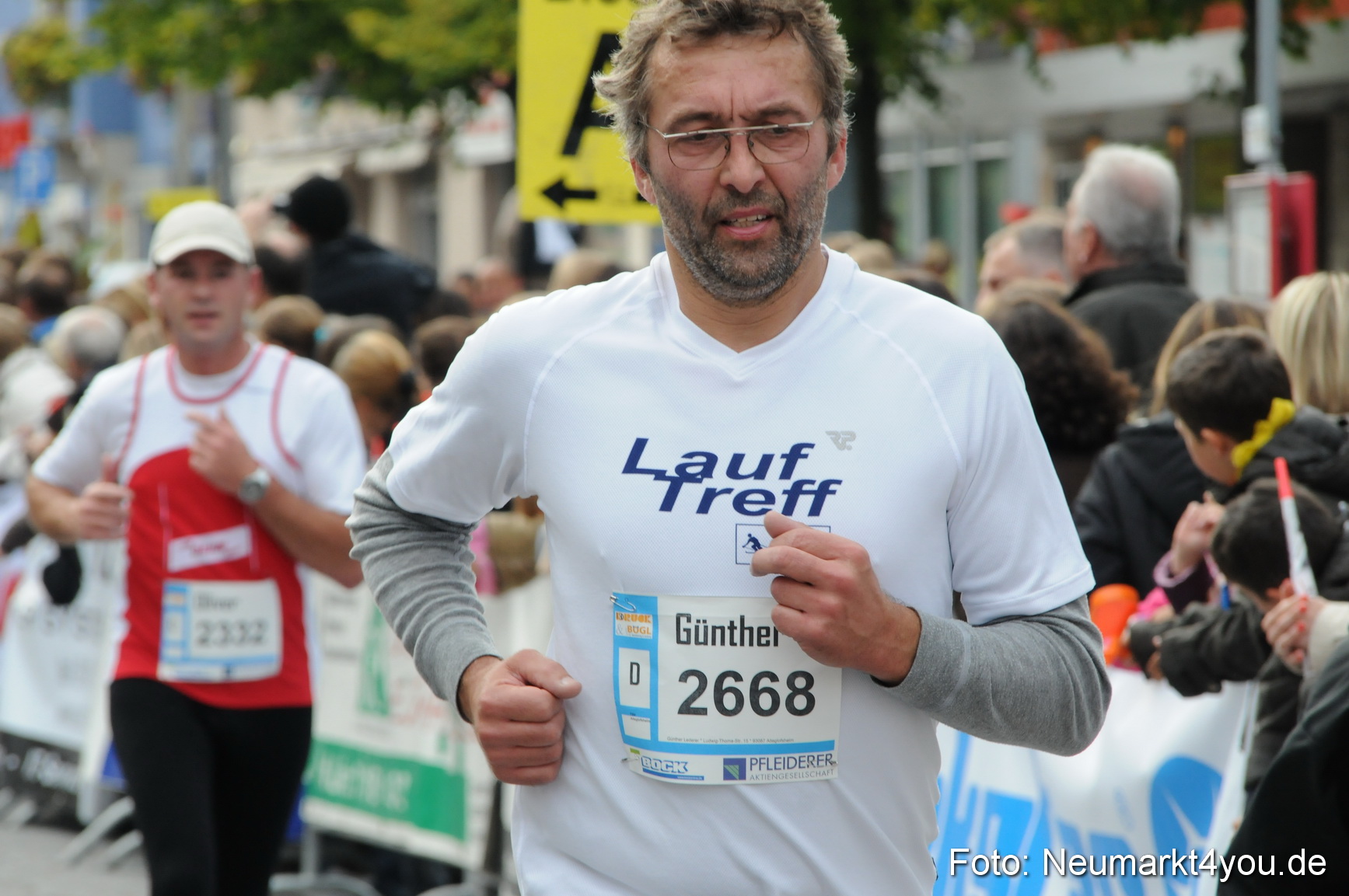 0112 Zieleinlauf Stadtlauf Neumarkt 2008