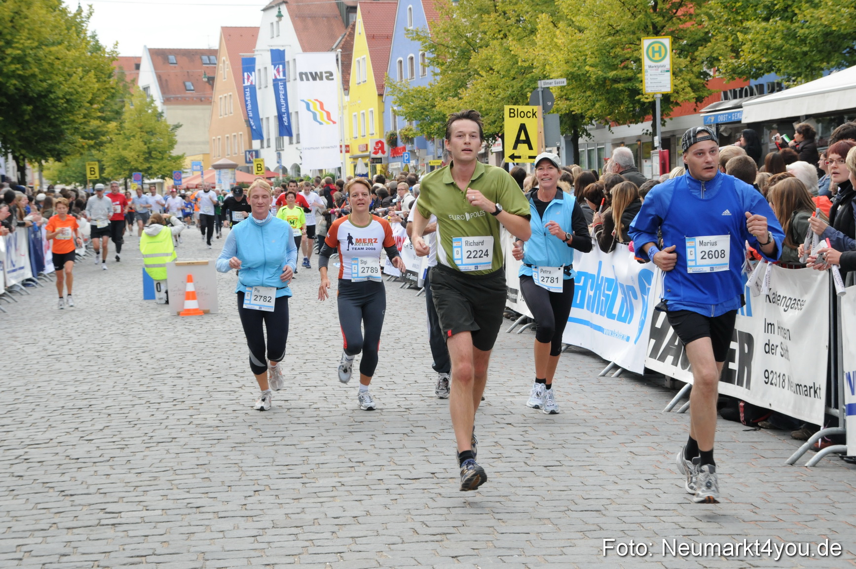0113 Zieleinlauf Stadtlauf Neumarkt 2008