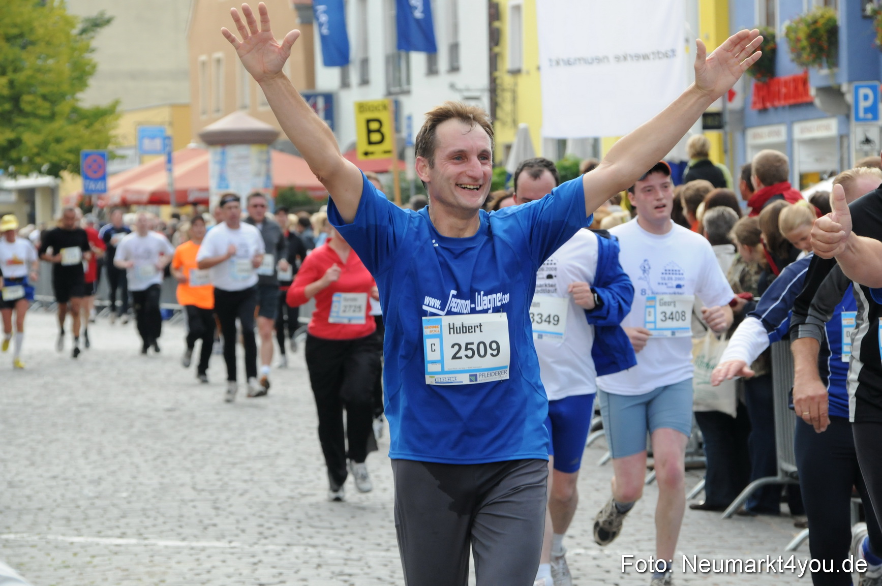 0119 Zieleinlauf Stadtlauf Neumarkt 2008