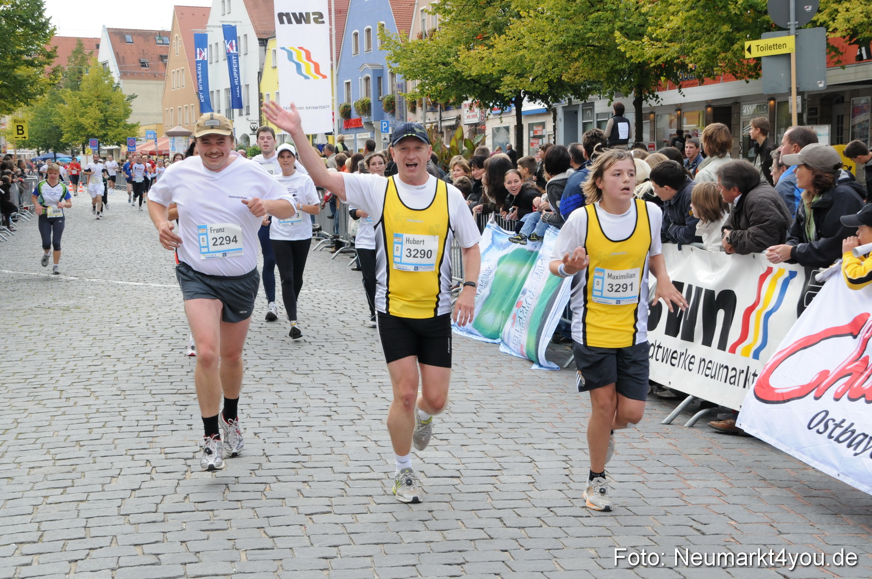0121 Zieleinlauf Stadtlauf Neumarkt 2008