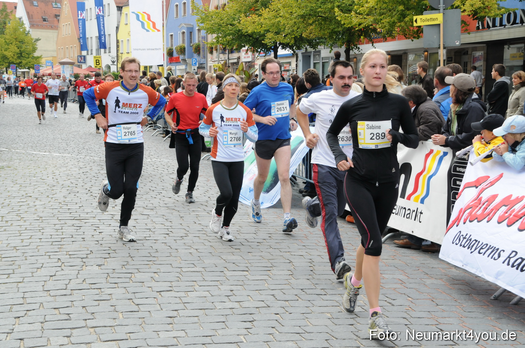 0122 Zieleinlauf Stadtlauf Neumarkt 2008