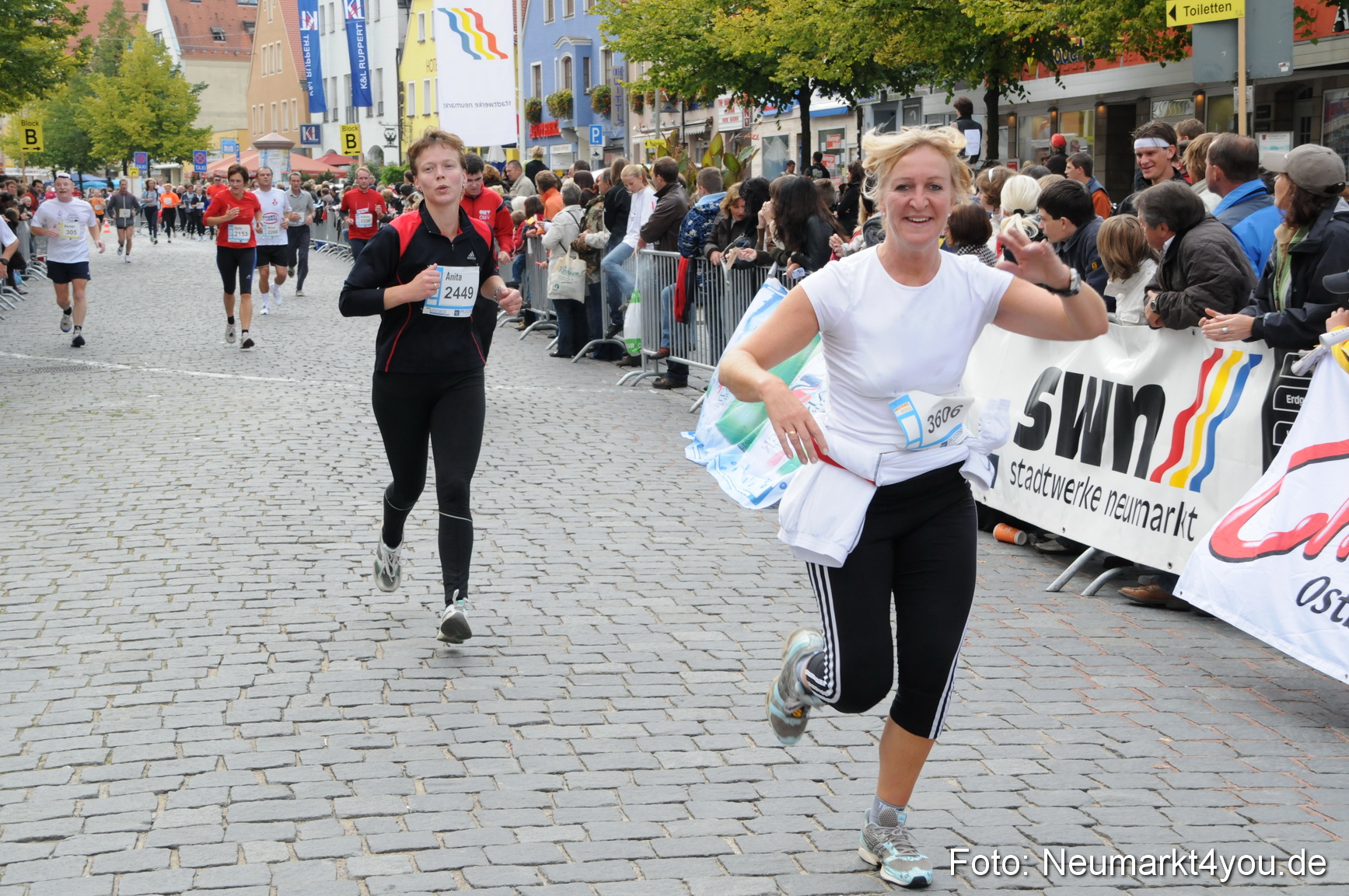 0123 Zieleinlauf Stadtlauf Neumarkt 2008