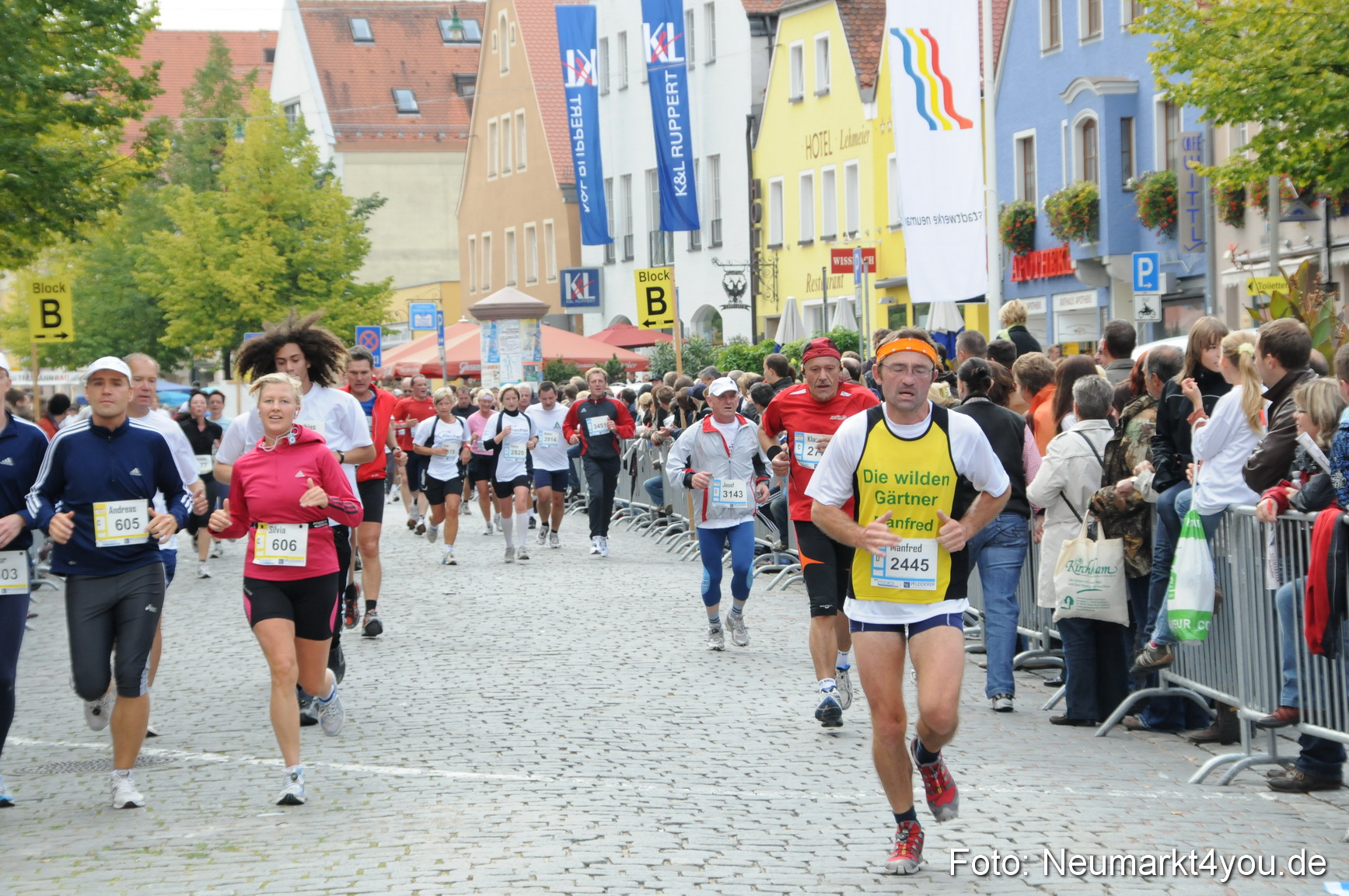 0125 Zieleinlauf Stadtlauf Neumarkt 2008