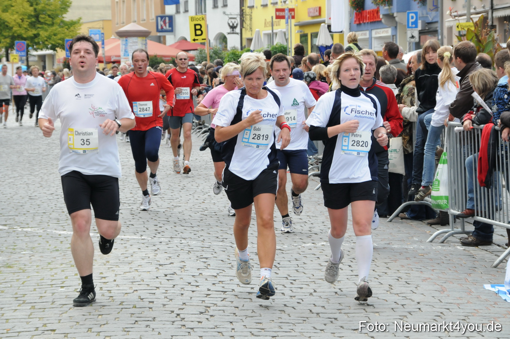 0126 Zieleinlauf Stadtlauf Neumarkt 2008