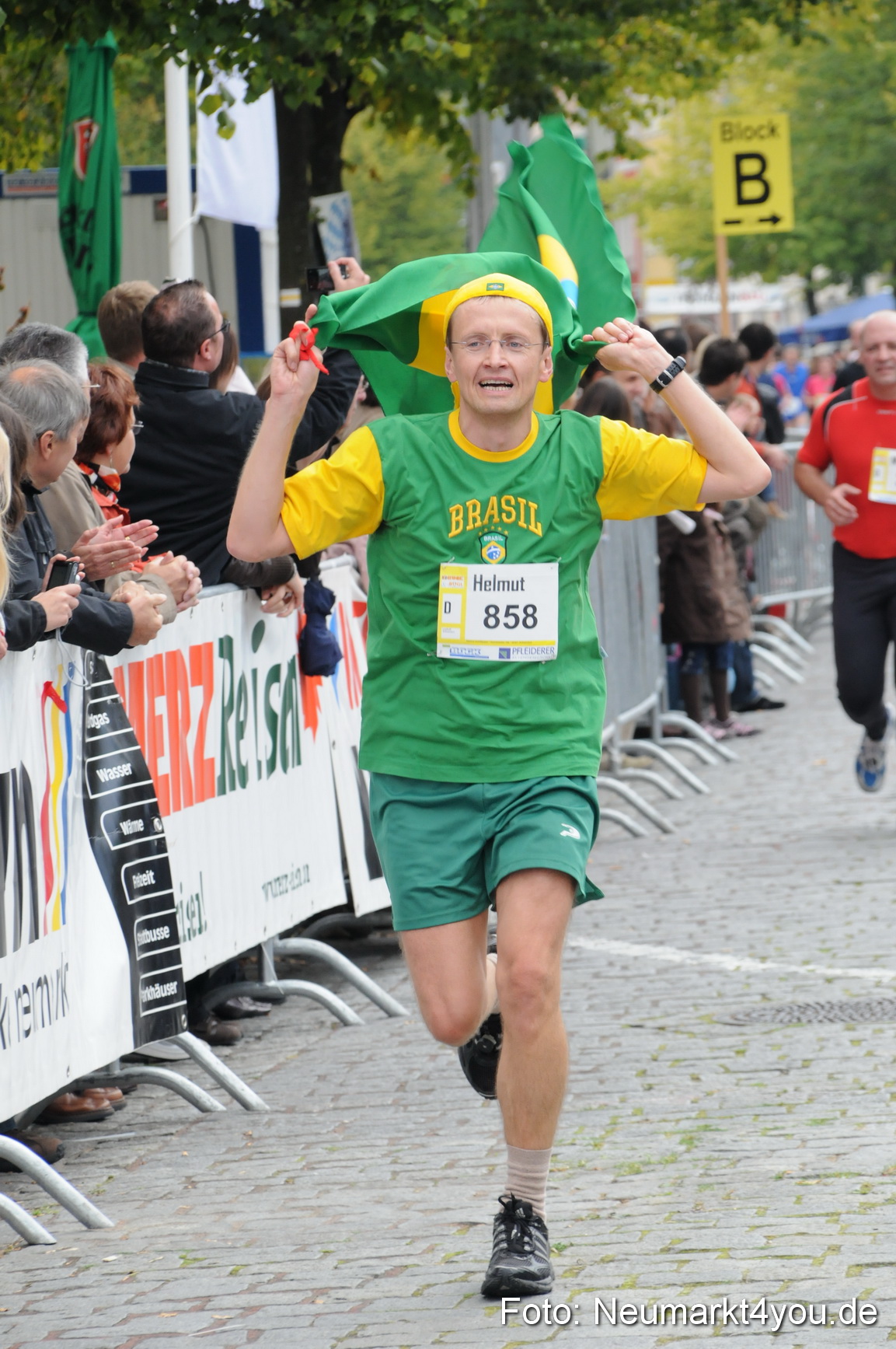 0131 Zieleinlauf Stadtlauf Neumarkt 2008