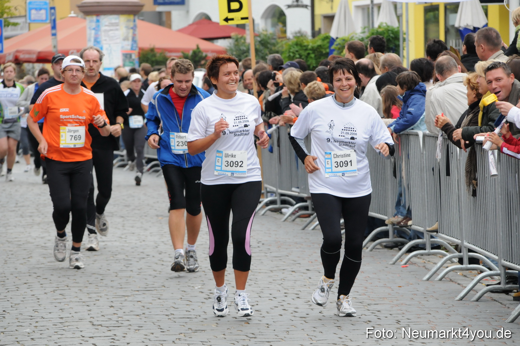 0134 Zieleinlauf Stadtlauf Neumarkt 2008