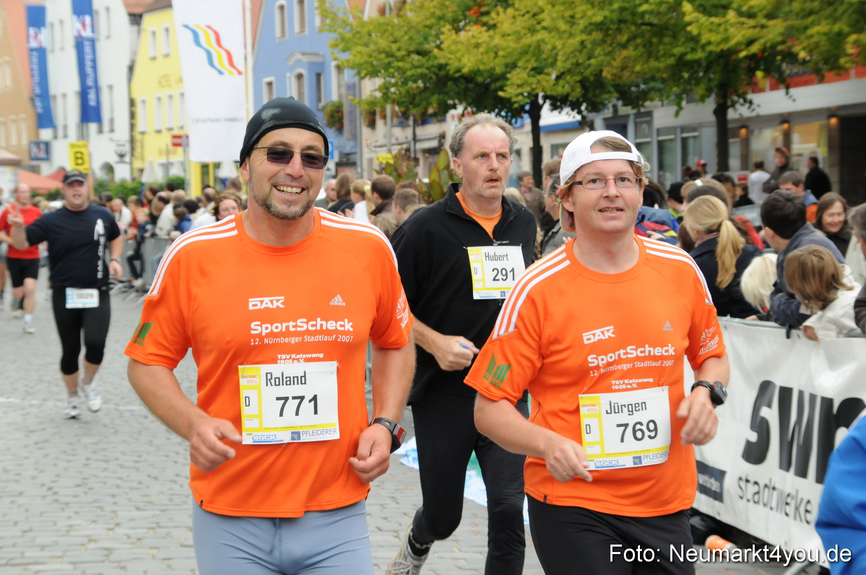 0136 Zieleinlauf Stadtlauf Neumarkt 2008
