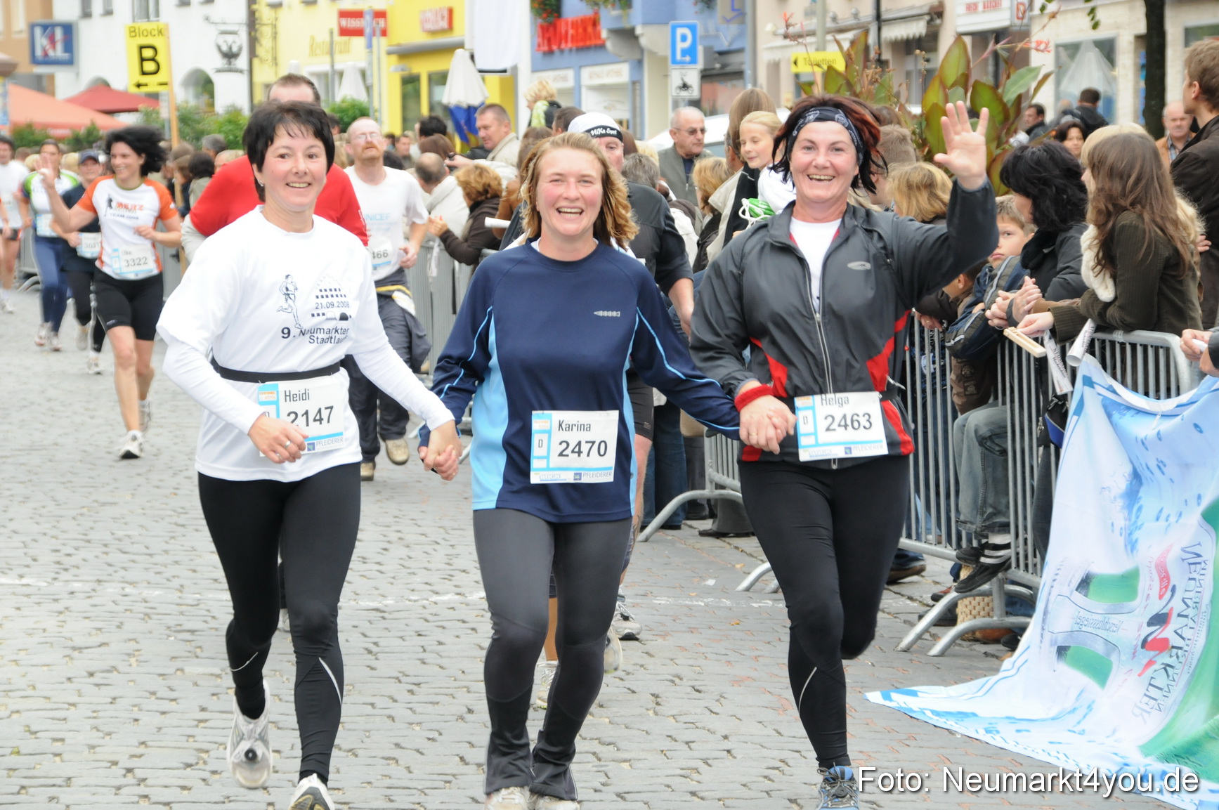0139 Zieleinlauf Stadtlauf Neumarkt 2008